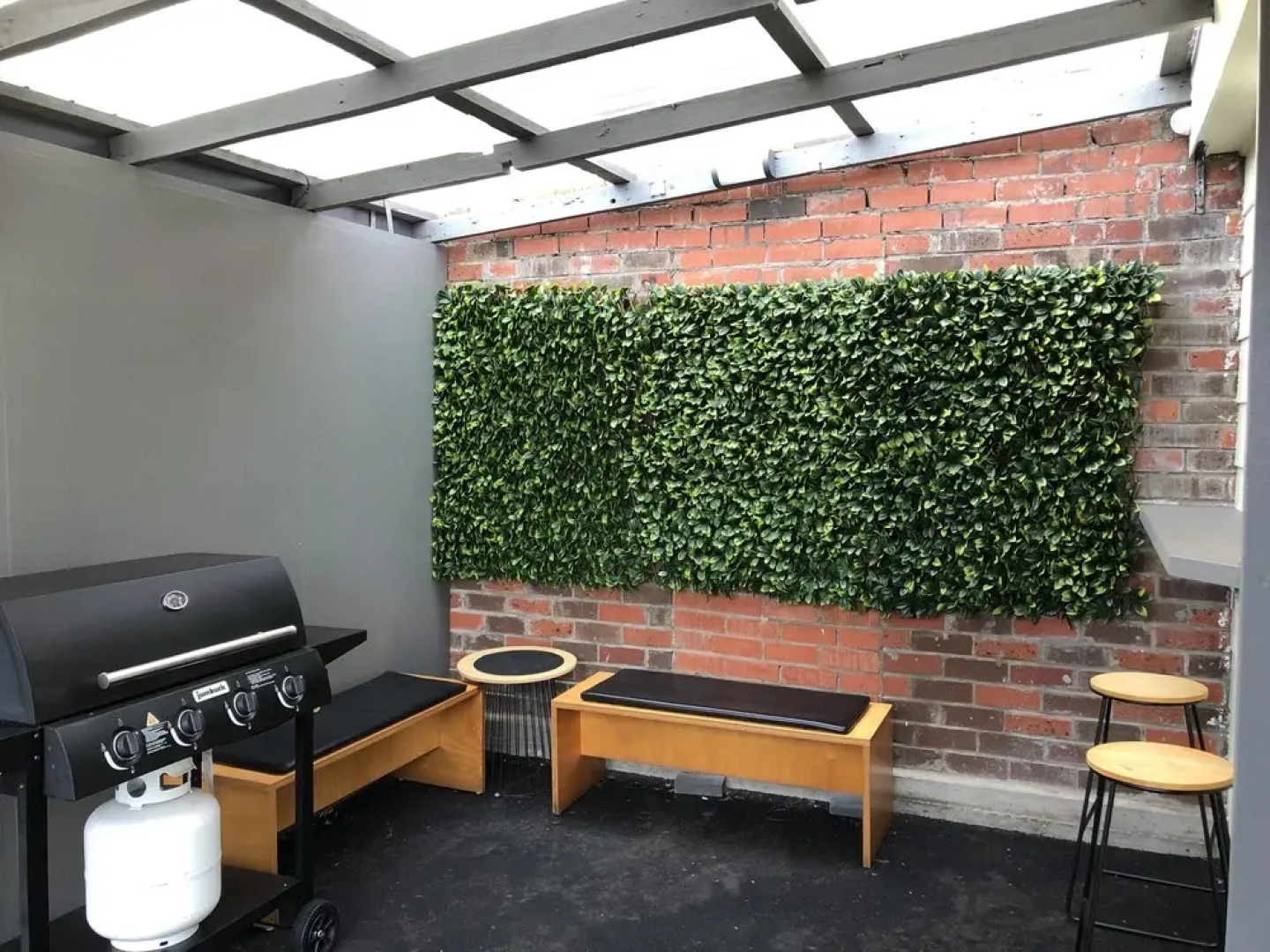 3ree Spacious & charming Apartment