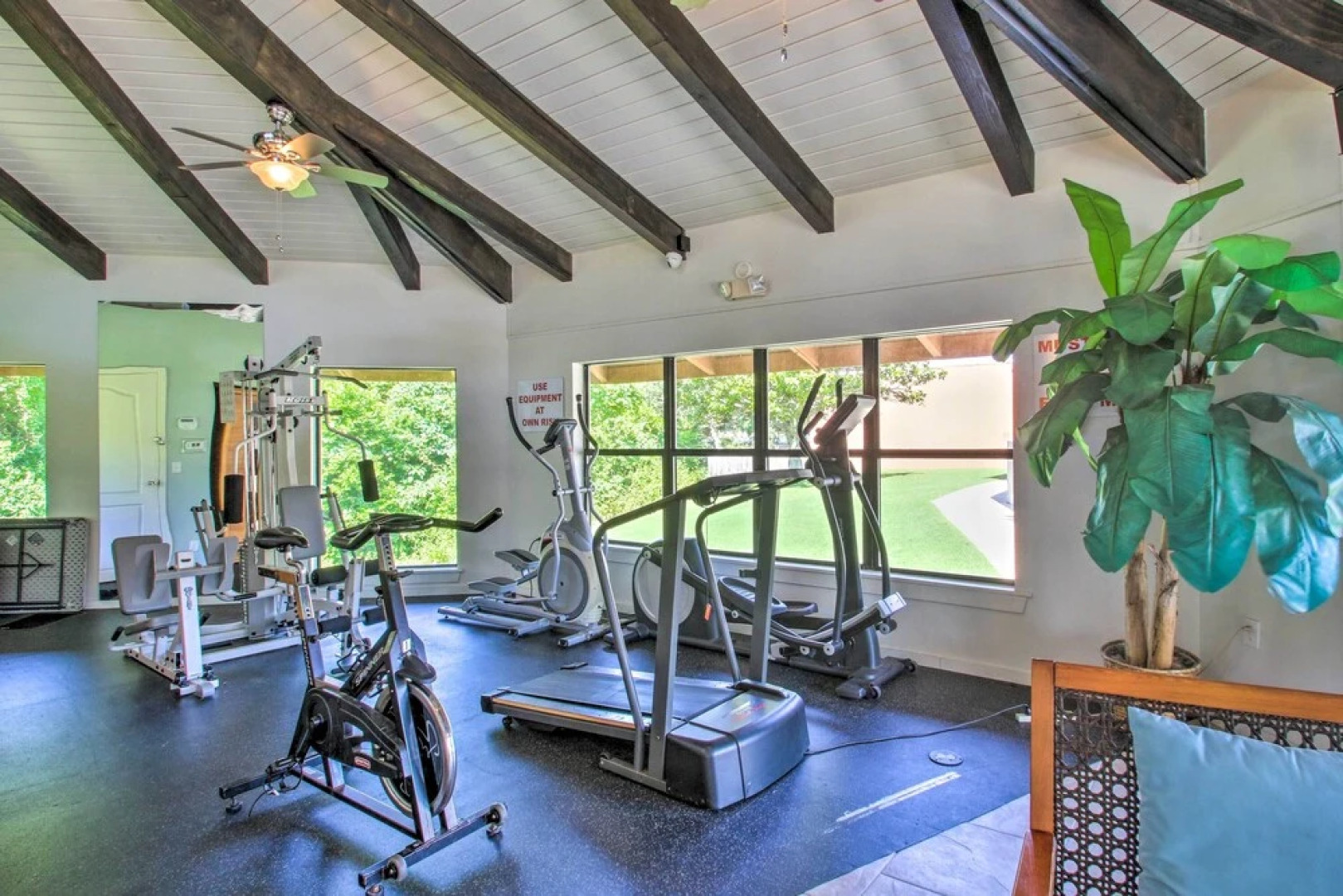 Gulf Breeze Escape w/ Patio + Community Pool!