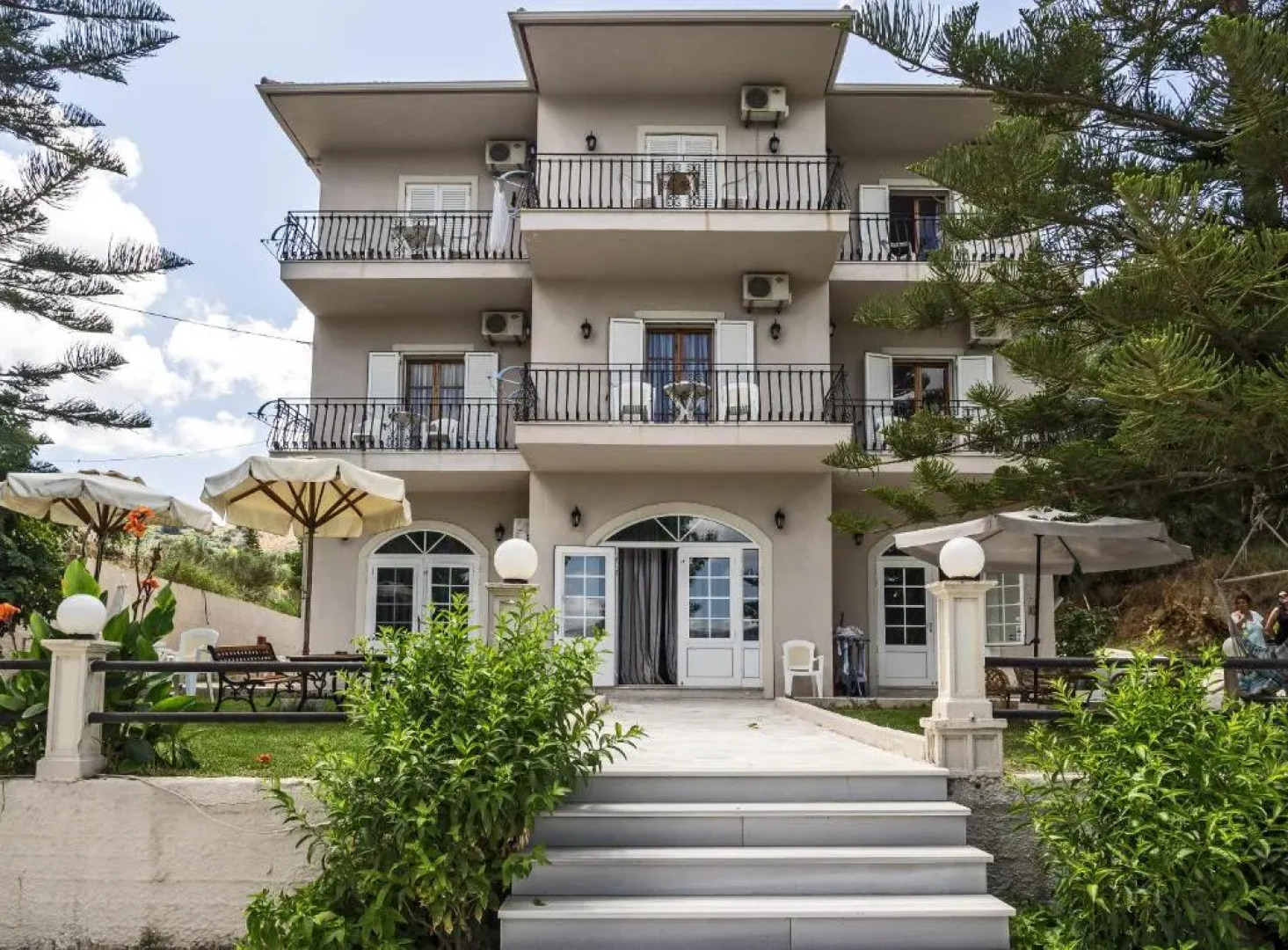 Sea Breeze Apartments