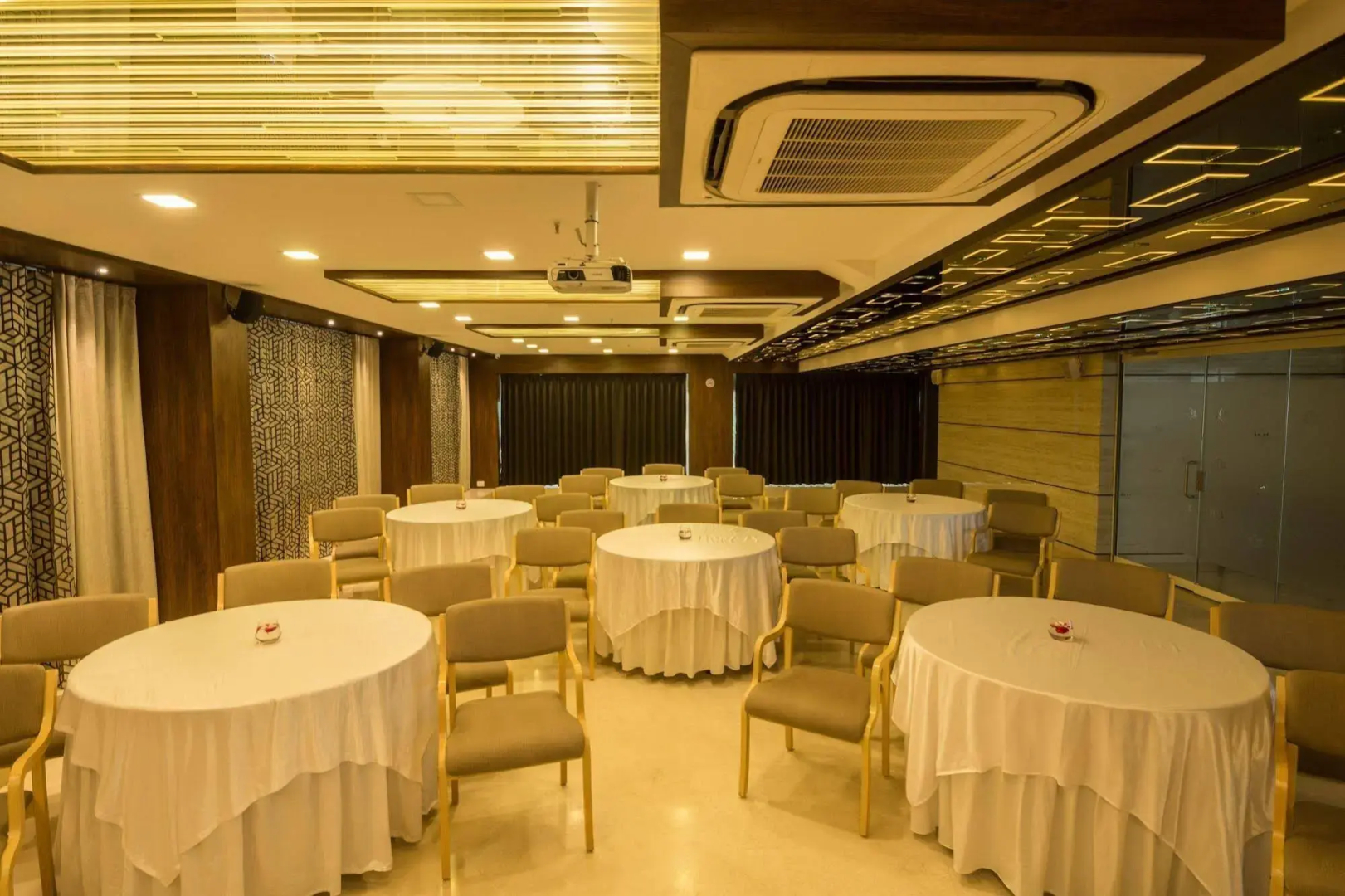 Roopa Elite