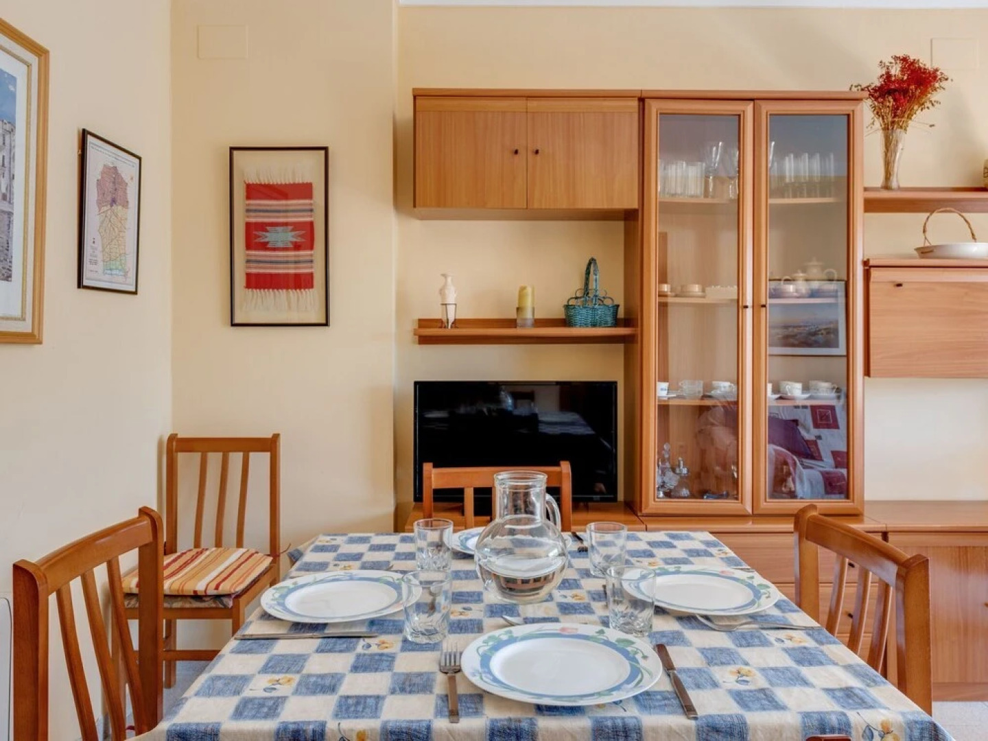 Splendid Mansion in Palau-Saverdera near Sea