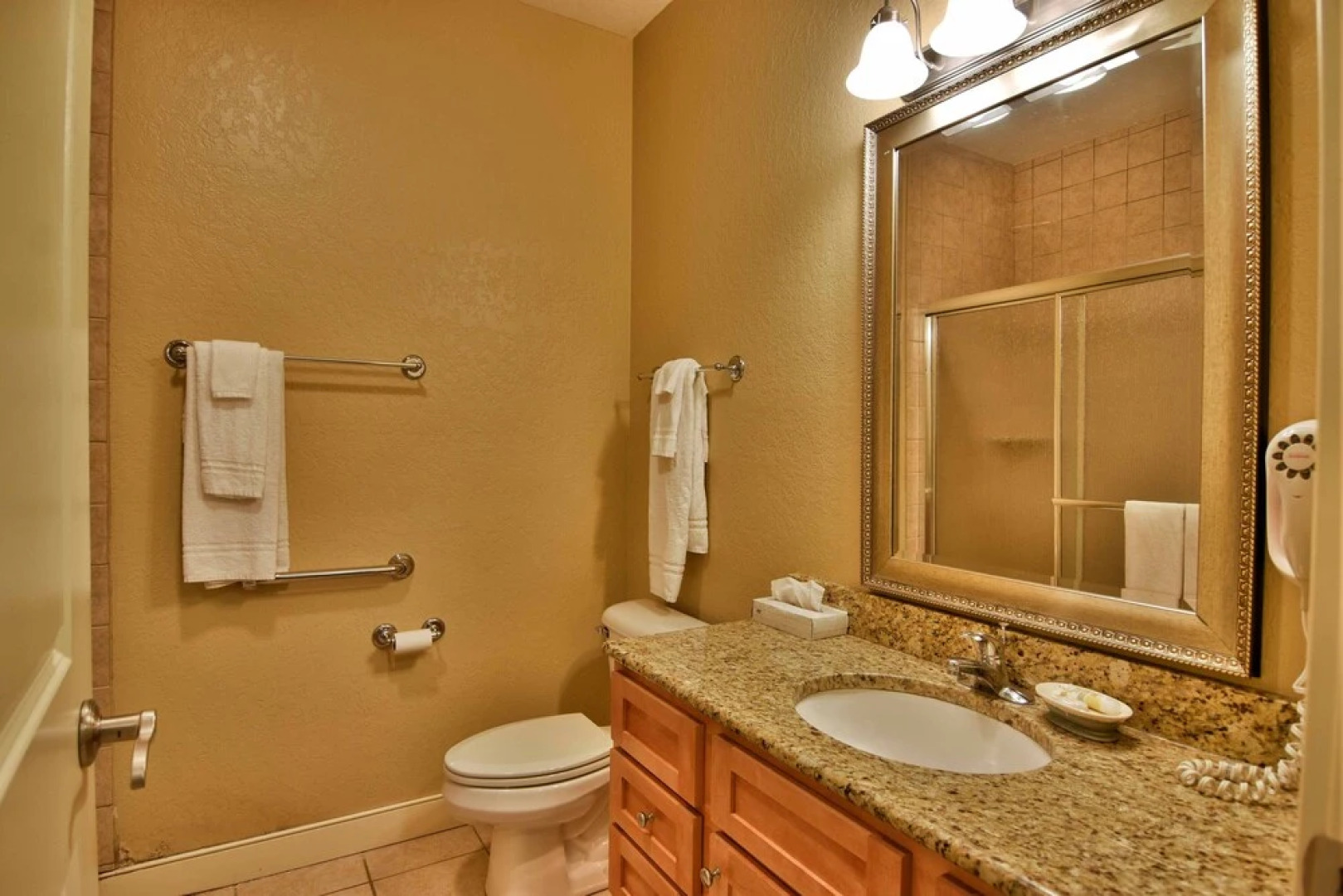 Unit 411b 1bd/ 1ba Efficiency Condo 1 Bedroom Condo by RedAwning