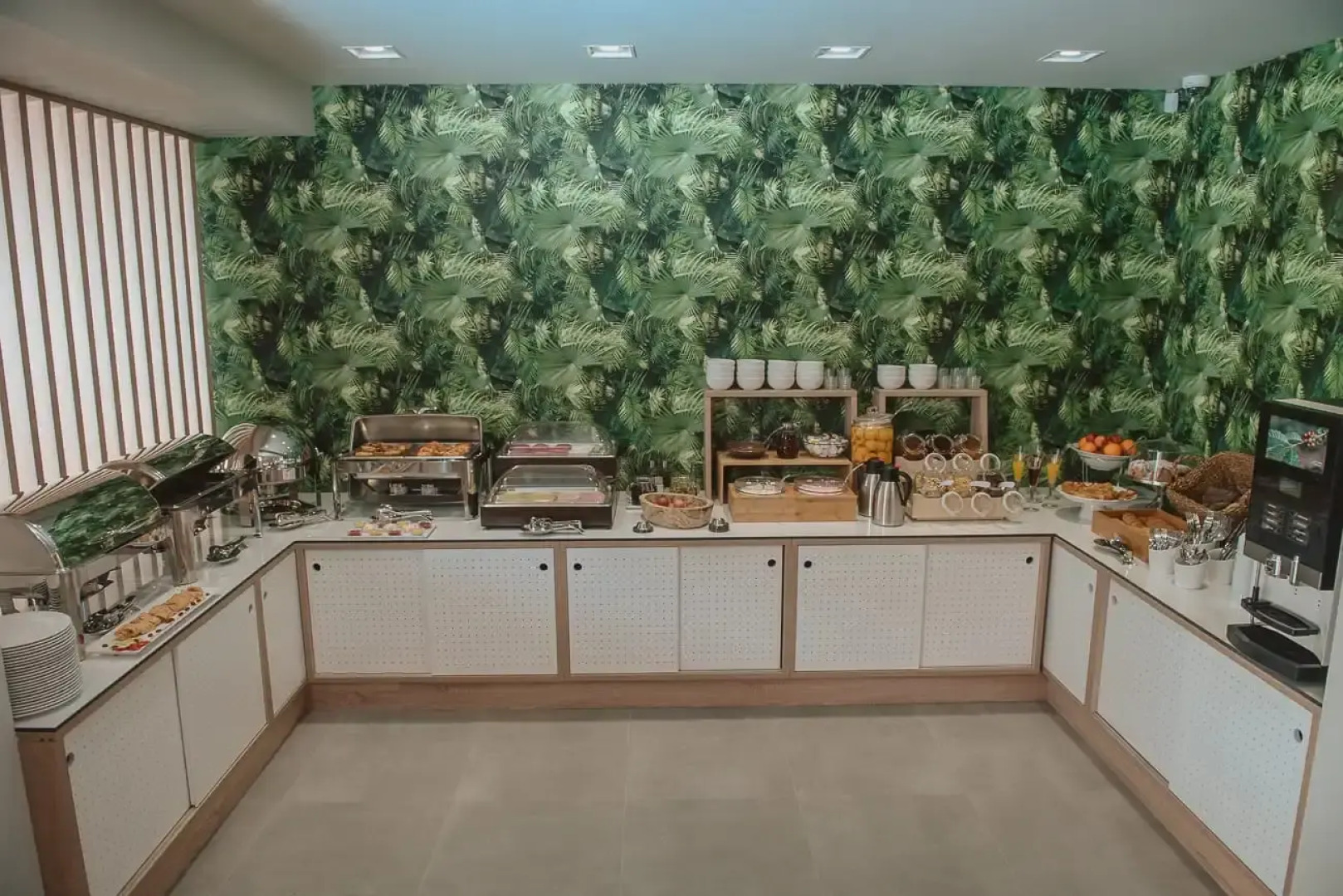 Aqua Beachfront Elegant Hotel