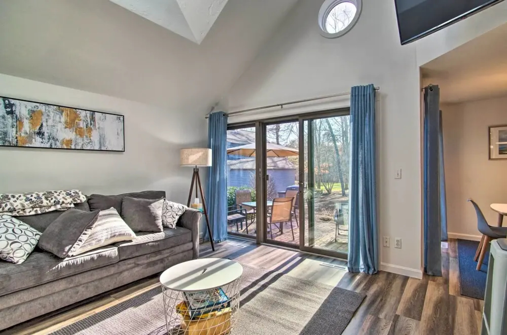 5 Mi to Mashpee Commons: Coastal Mashpee Condo