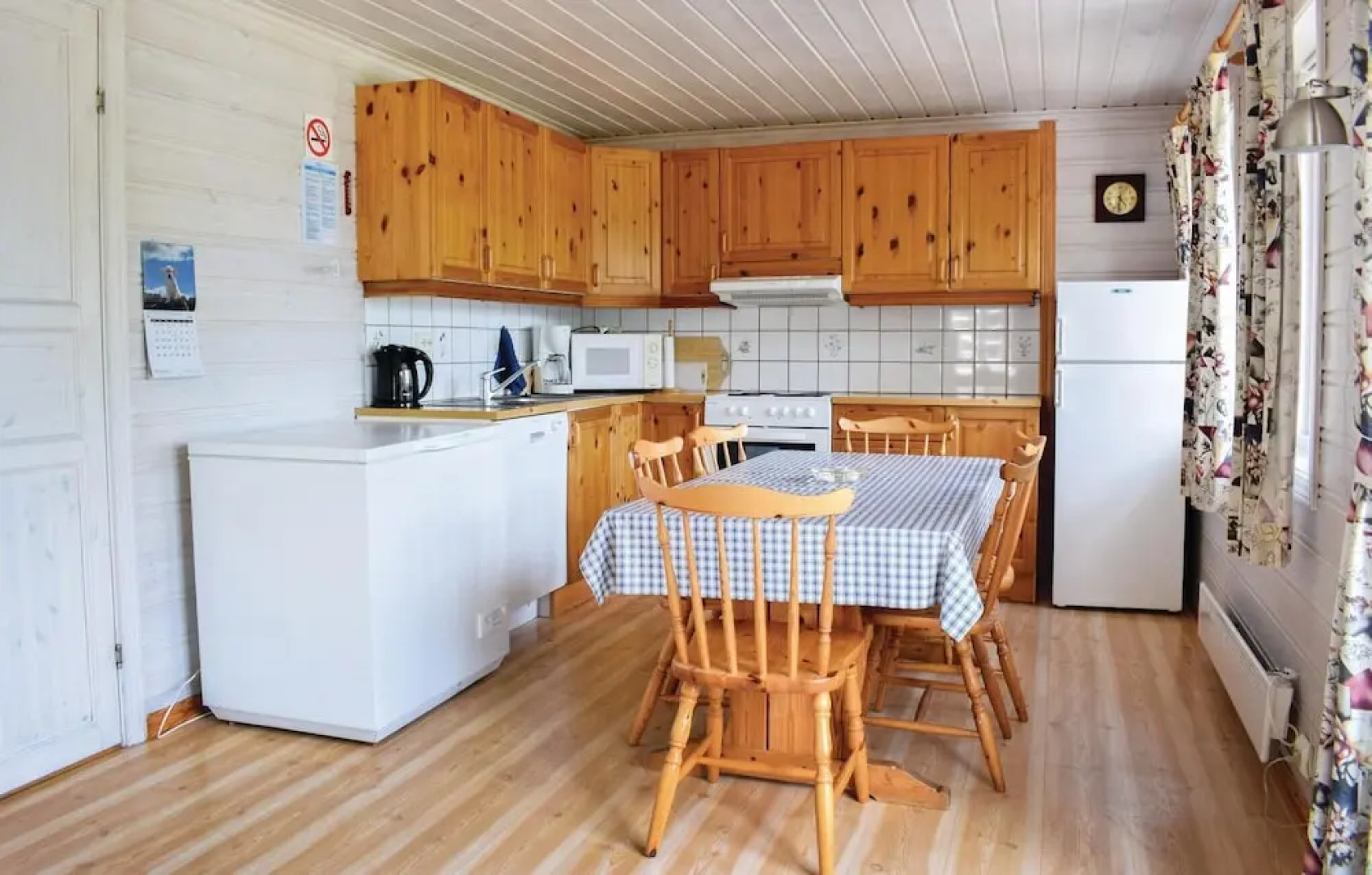 Stunning Home in Lyngdal With 4 Bedrooms