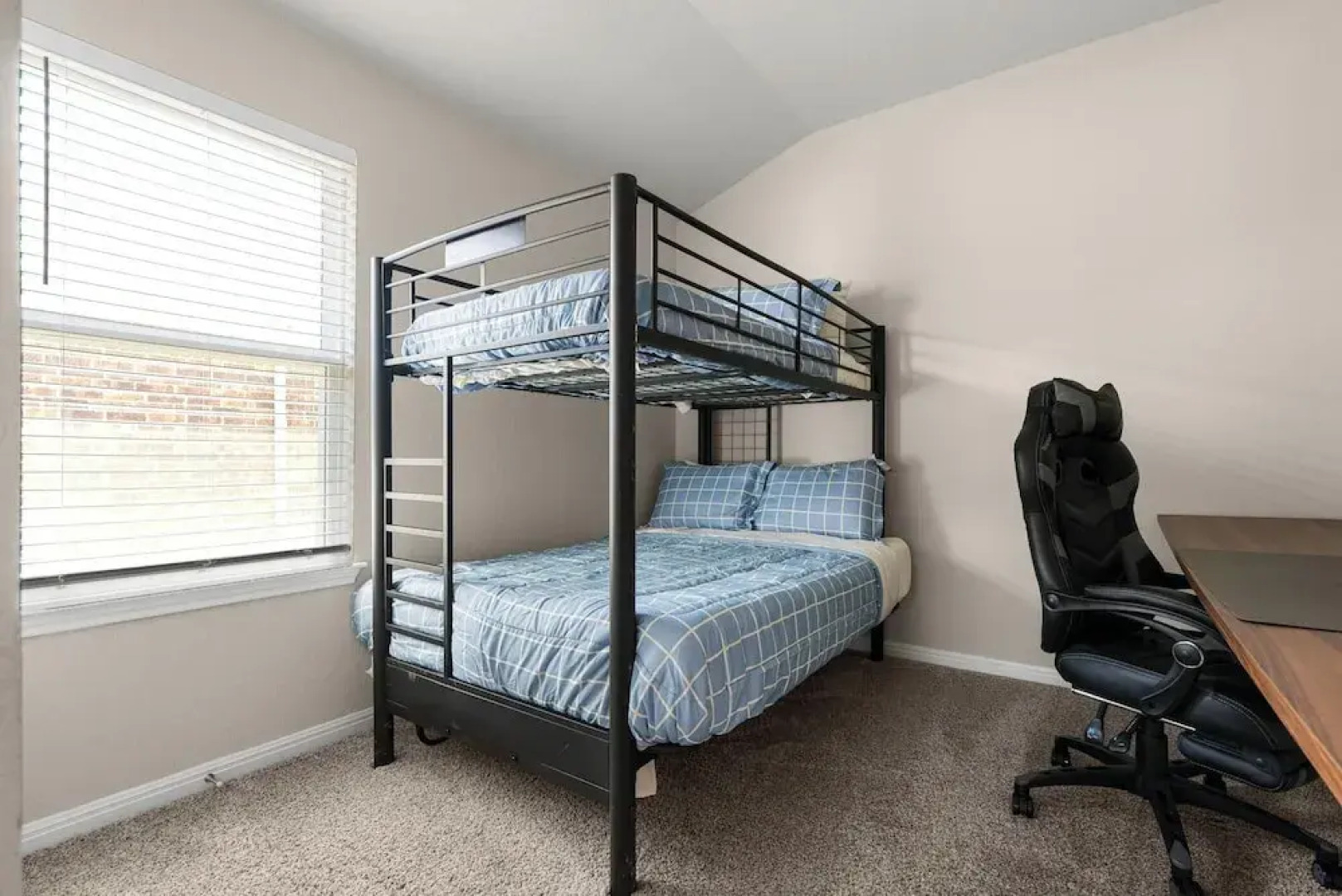 Charming 4BR Spacious Backyard in Hutto