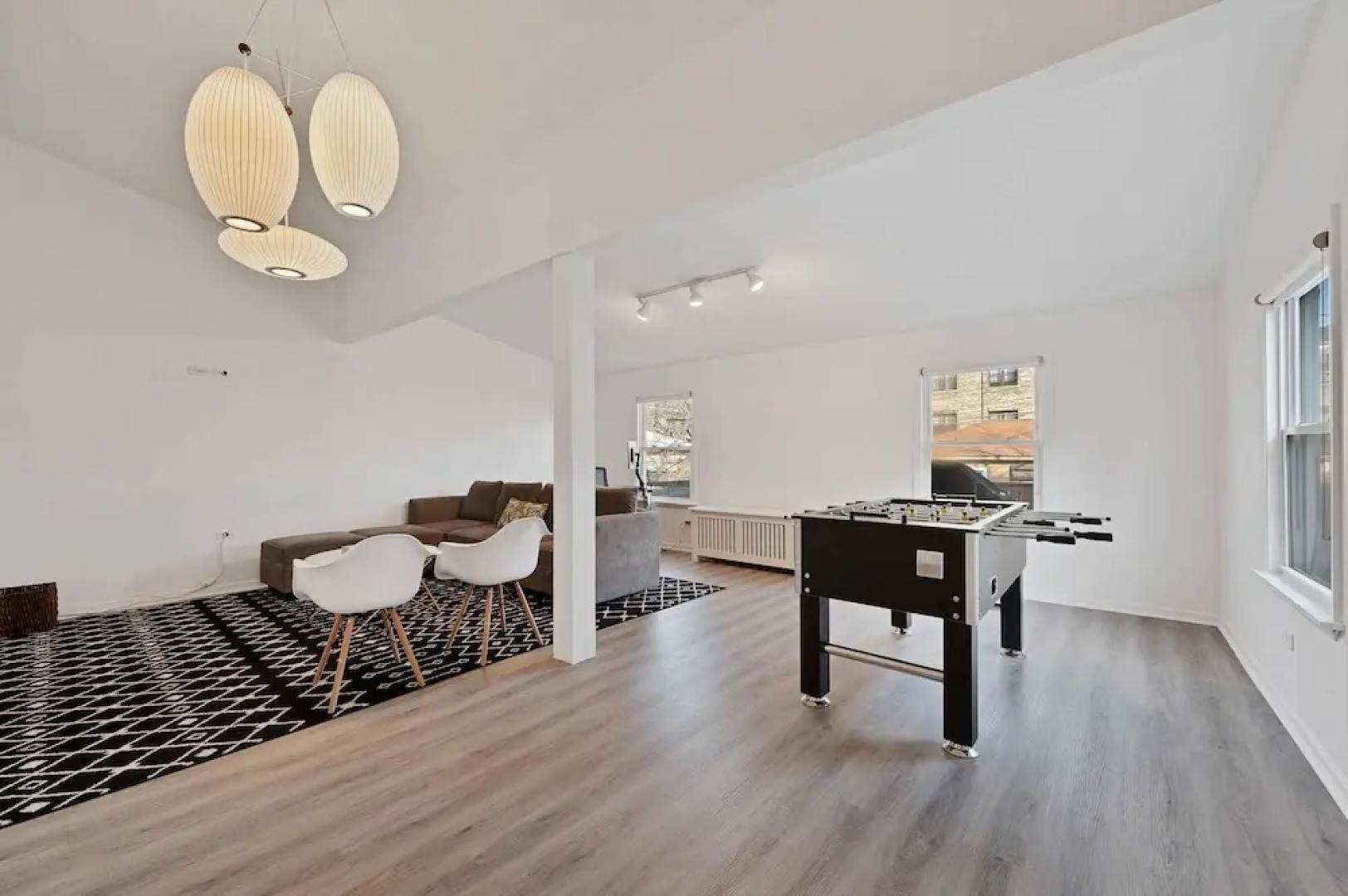 Charming Oak Park 4BD/3.5BA and 2 Private Parking by AllSet Turnover