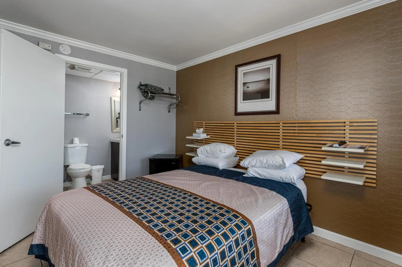 Boardwalk Hotel Charlee & Beach House Rentals