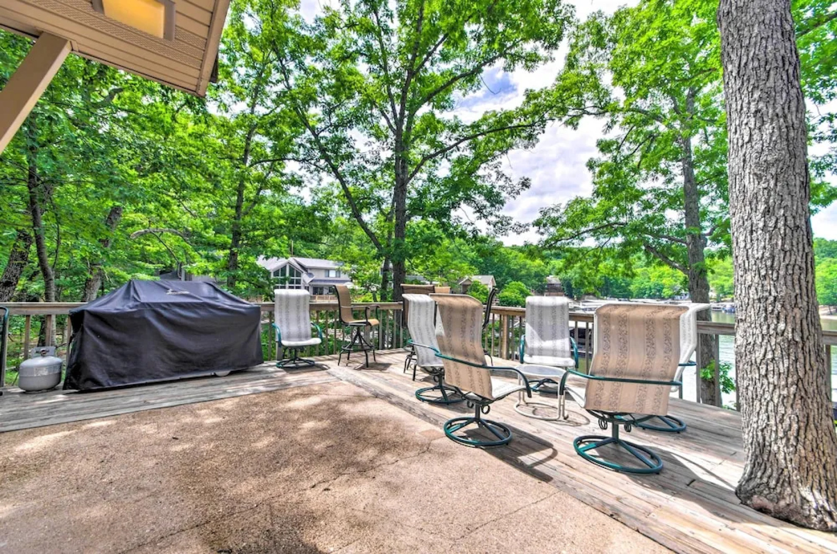 Porch, Dock & Deck: Lake of the Ozarks Oasis!