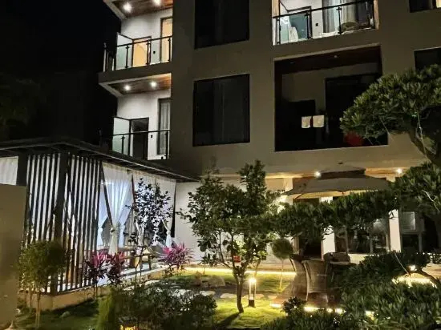 Shiping Longhe Mountain House