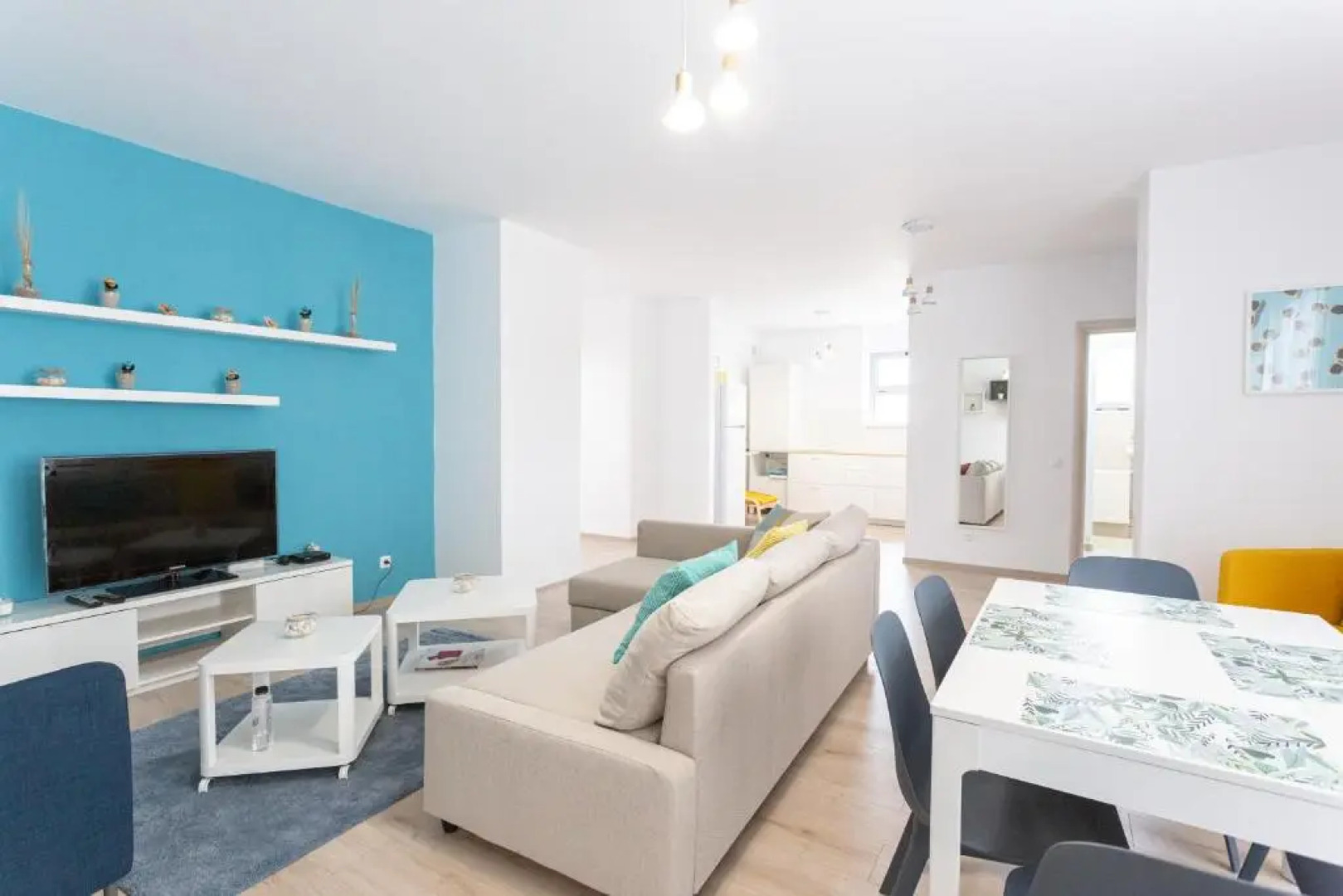 Sunny Olimp 3 ROOMS large apartment- by the sea