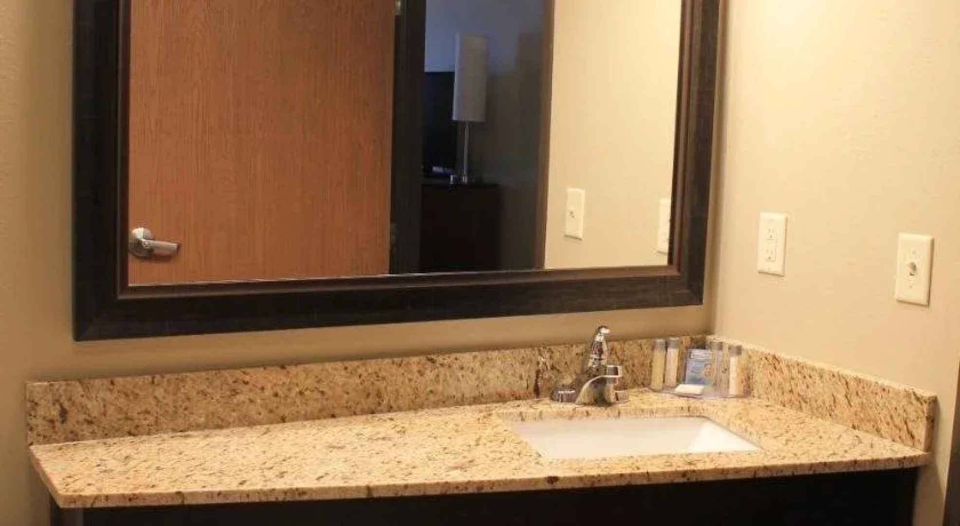 Brookstone Lodge & Suites