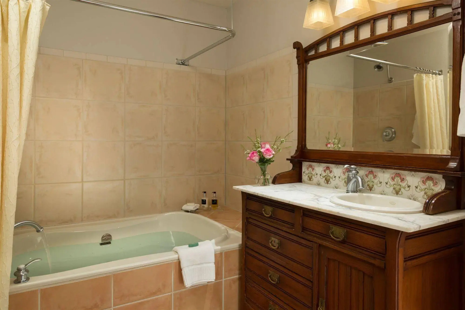 Lookout Point Lakeside Inn