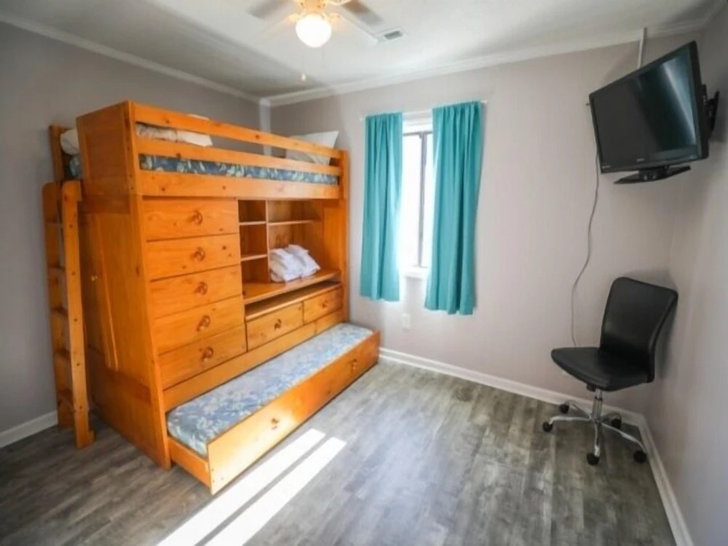 Carolina Ease - The Perfect Condo For An Easy Beach Getaway - Large Deck And Just Steps To The Beach! 3 Bedroom Apts by Redawning