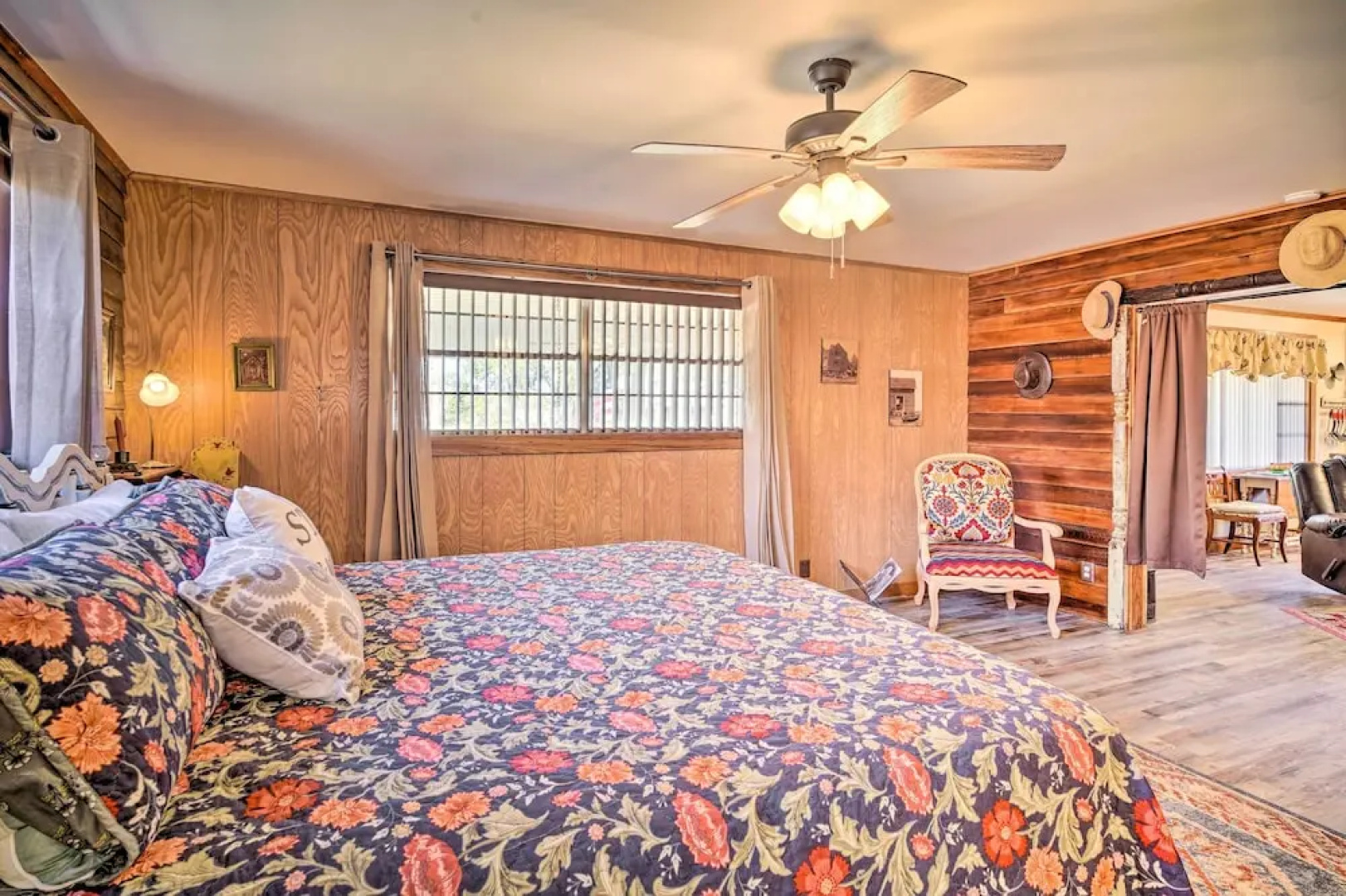 Cozy Lake Charles Studio w/ Golf Course Views
