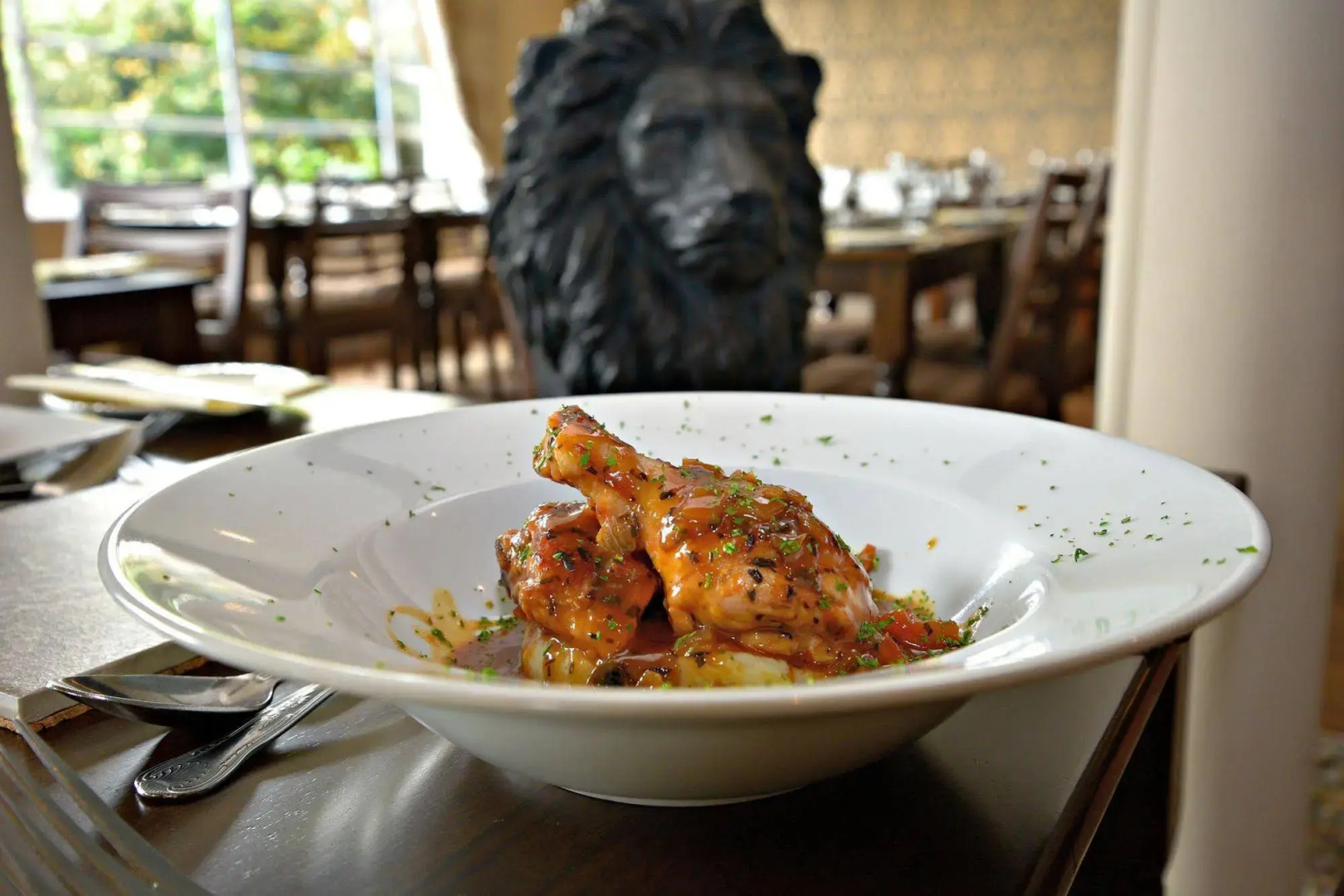 Lion Hotel and Studio Apartments