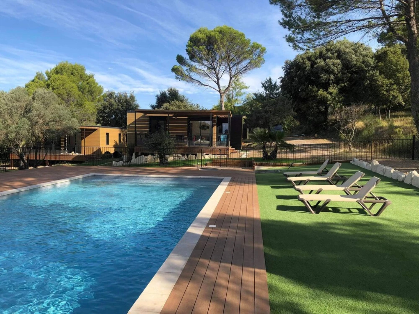 Les Troglodytes du Ventoux