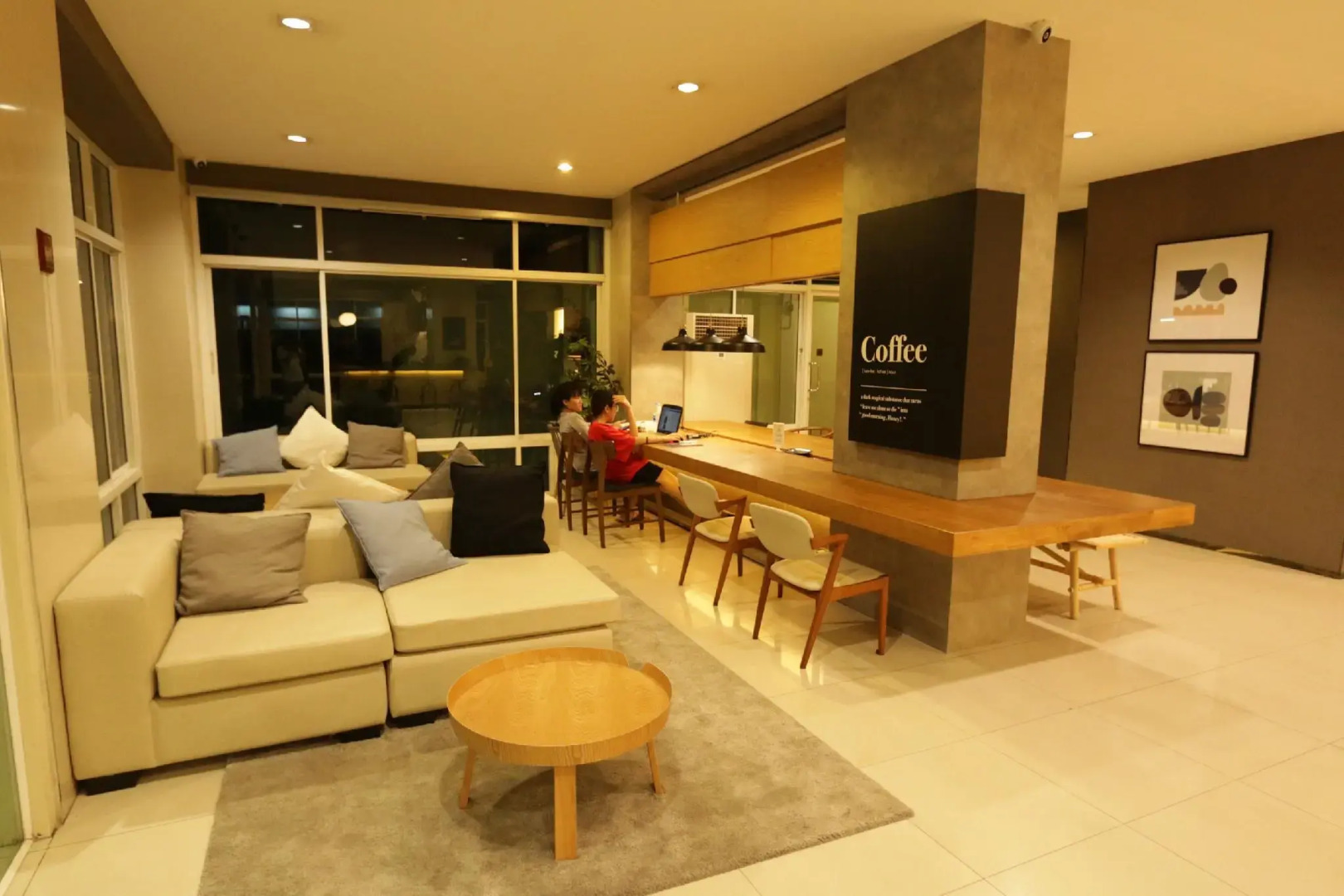 The Royal Bee Apart Hotel