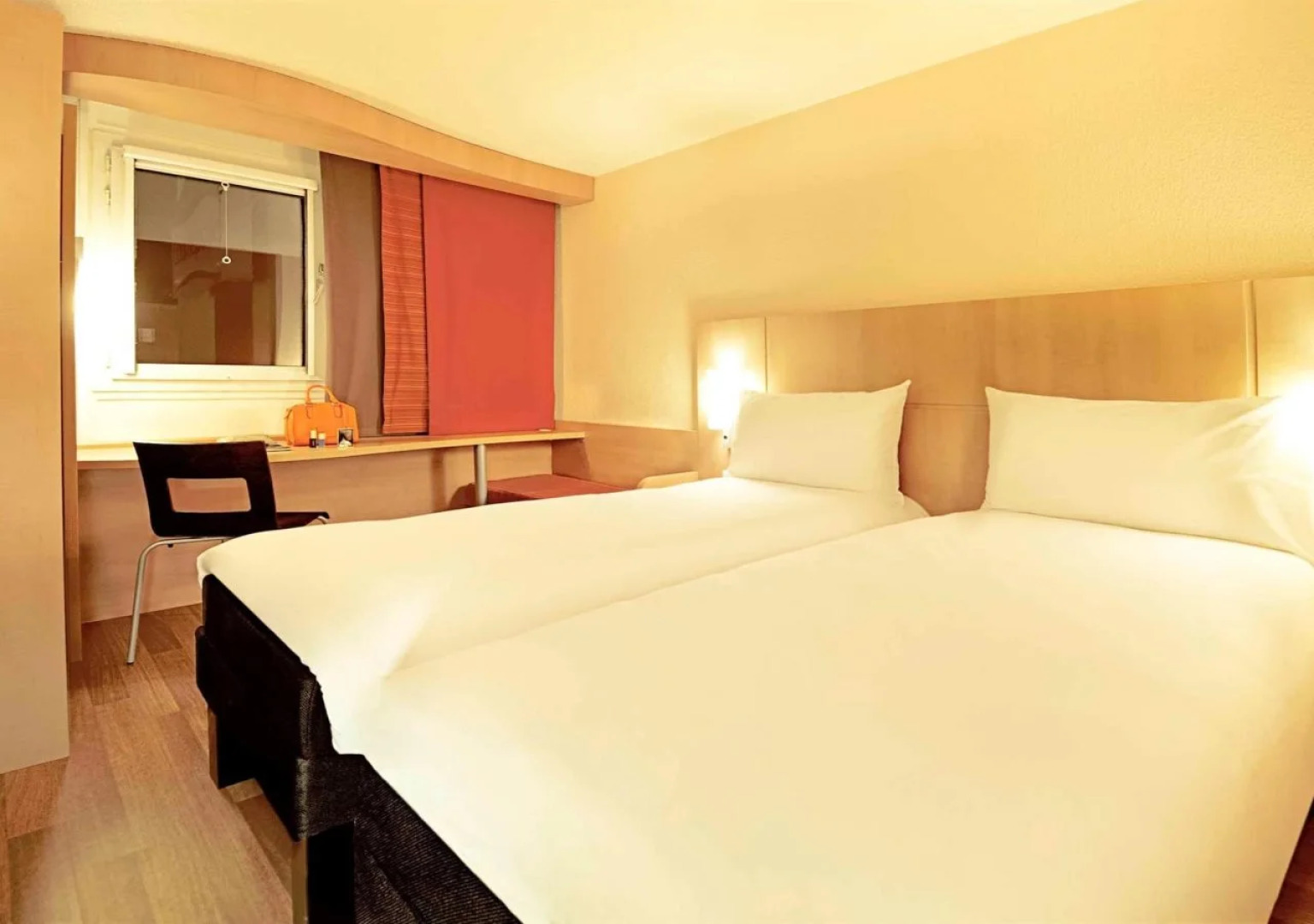 Xiweiya Hotel (Cuiping District High Passenger Station Yibin University)