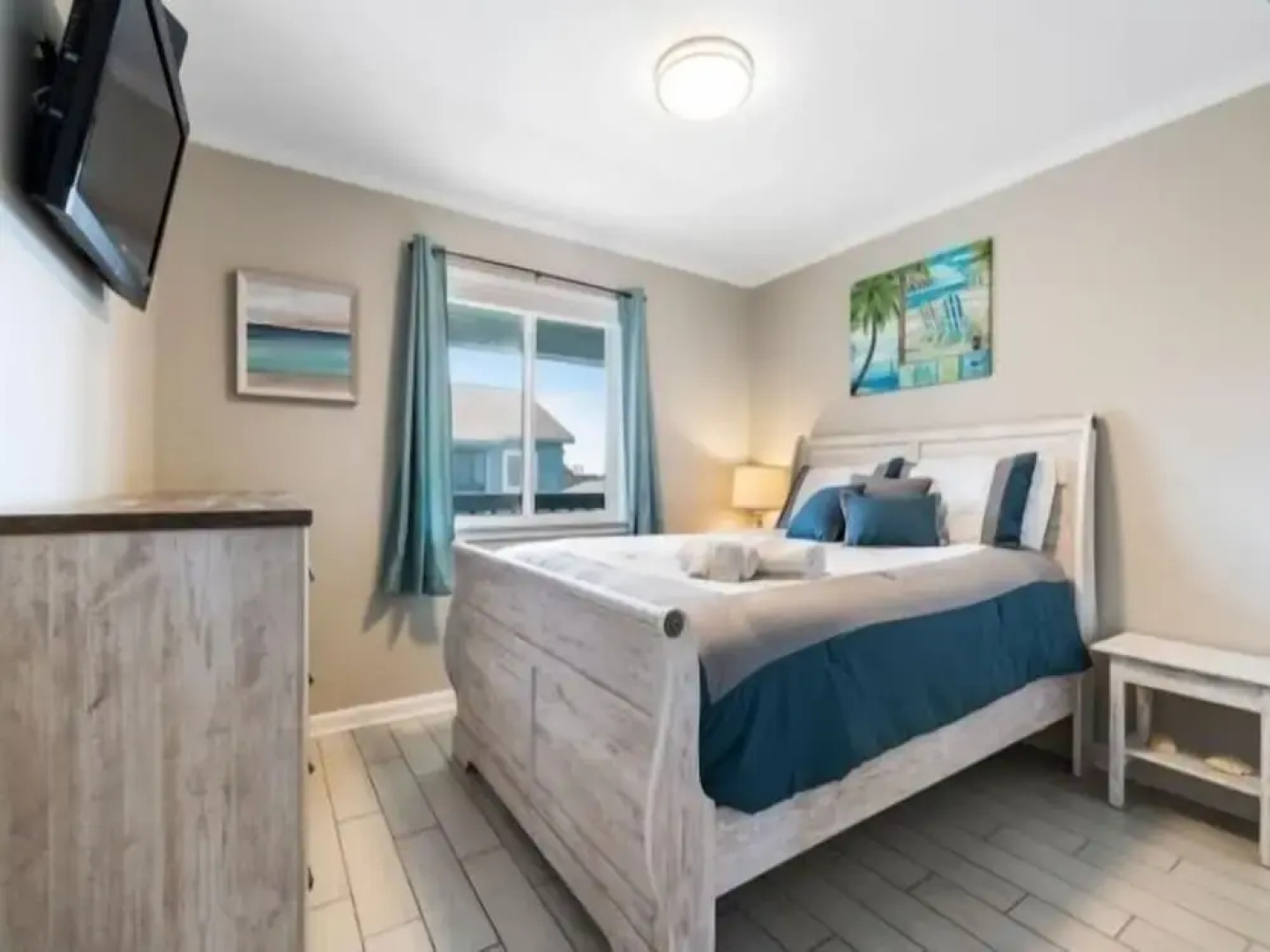 Ocean Time - Steps To The Beach! Carolina Beach Charm Surrounds You When Your On Ocean Time! 2 Bedroom Condo by Redawning