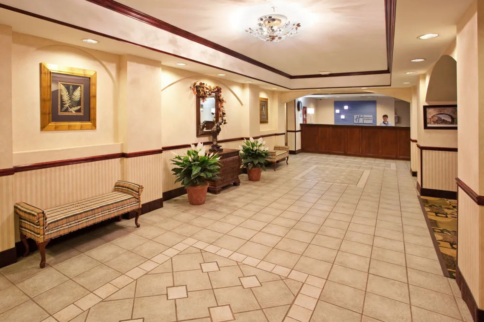 Holiday Inn Express Hotel & Suites CIRCLEVILLE