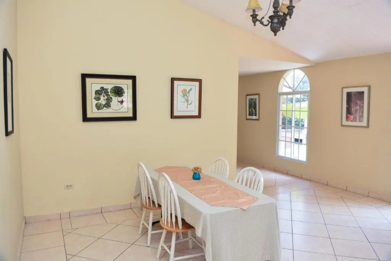 Uyuca Vista Family Villa