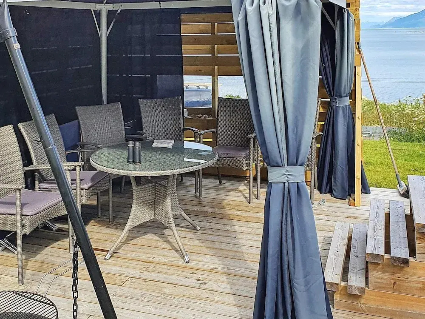 10 Person Holiday Home in Lyngseidet