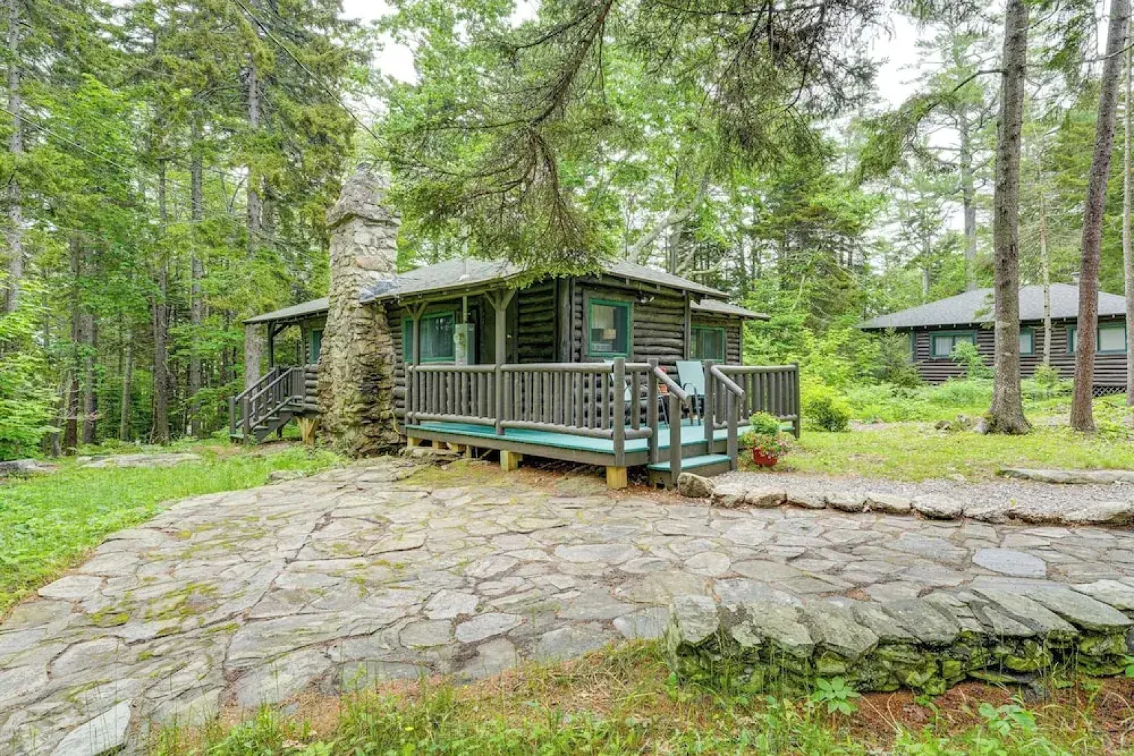 Walk to Barrett's Park: Wooded Cabin w/ Grill!