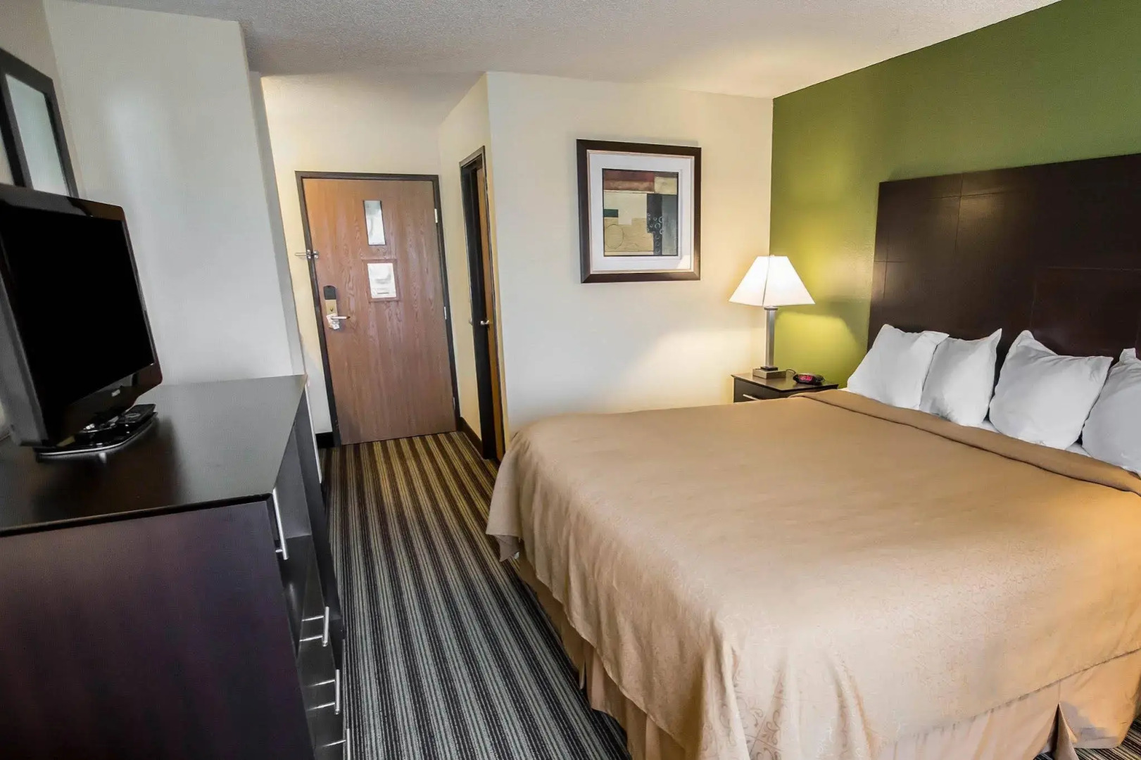 Quality Inn Chesterton near Indiana Dunes National Park I-94