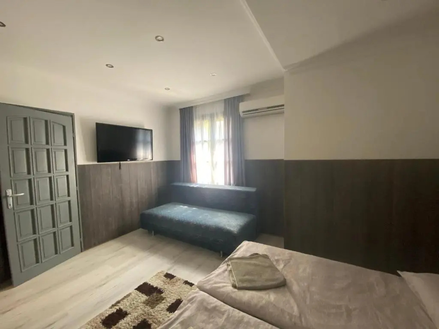 Holiday Apartmanház