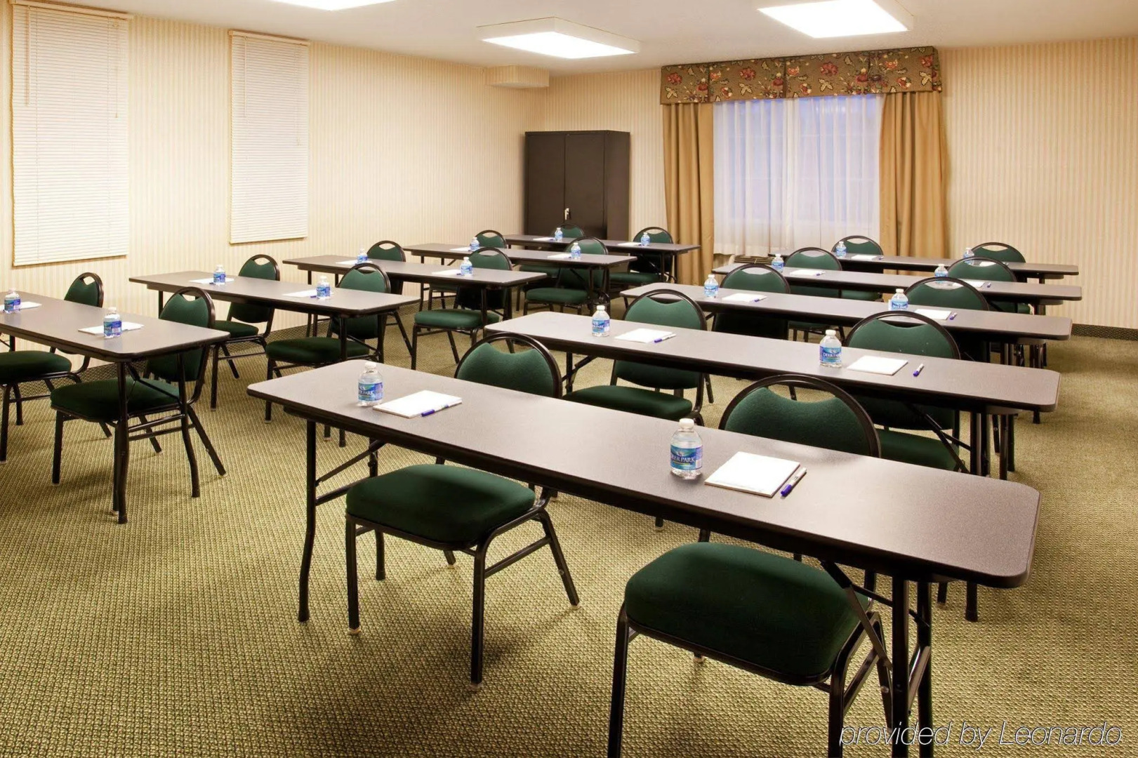 Holiday Inn Express Pittsburgh-Bridgeville by IHG