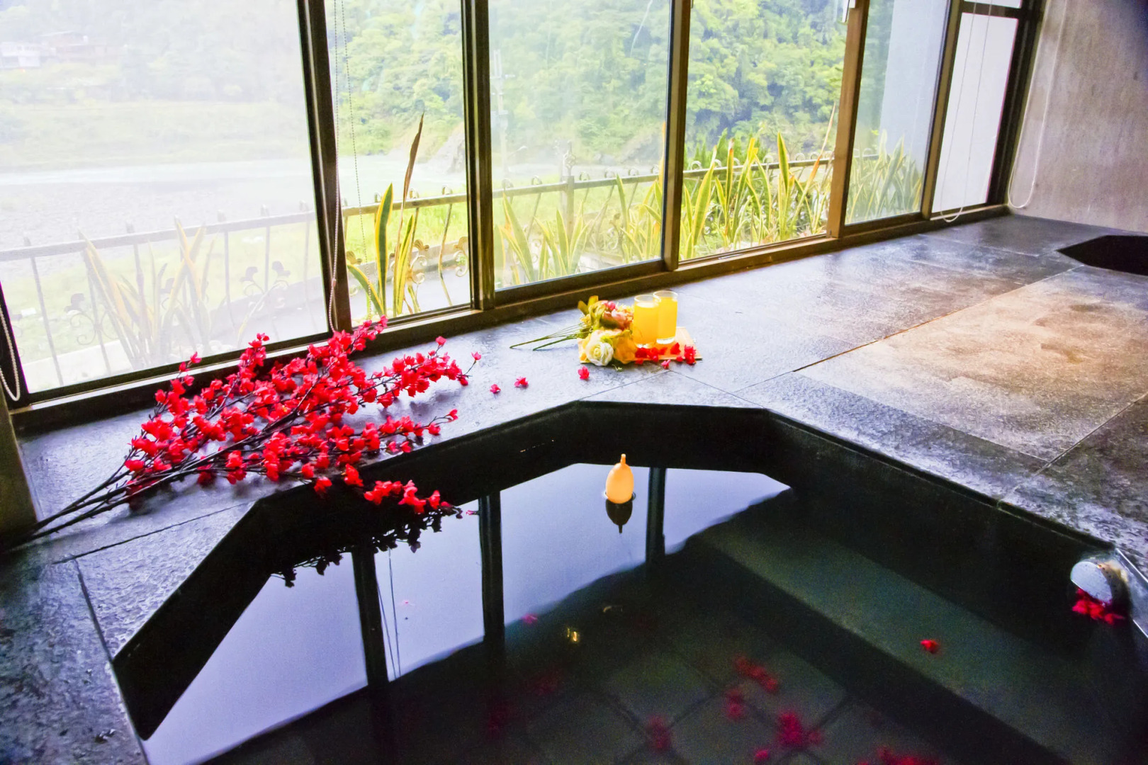 Hwayang Boutique Hot Spring Resort