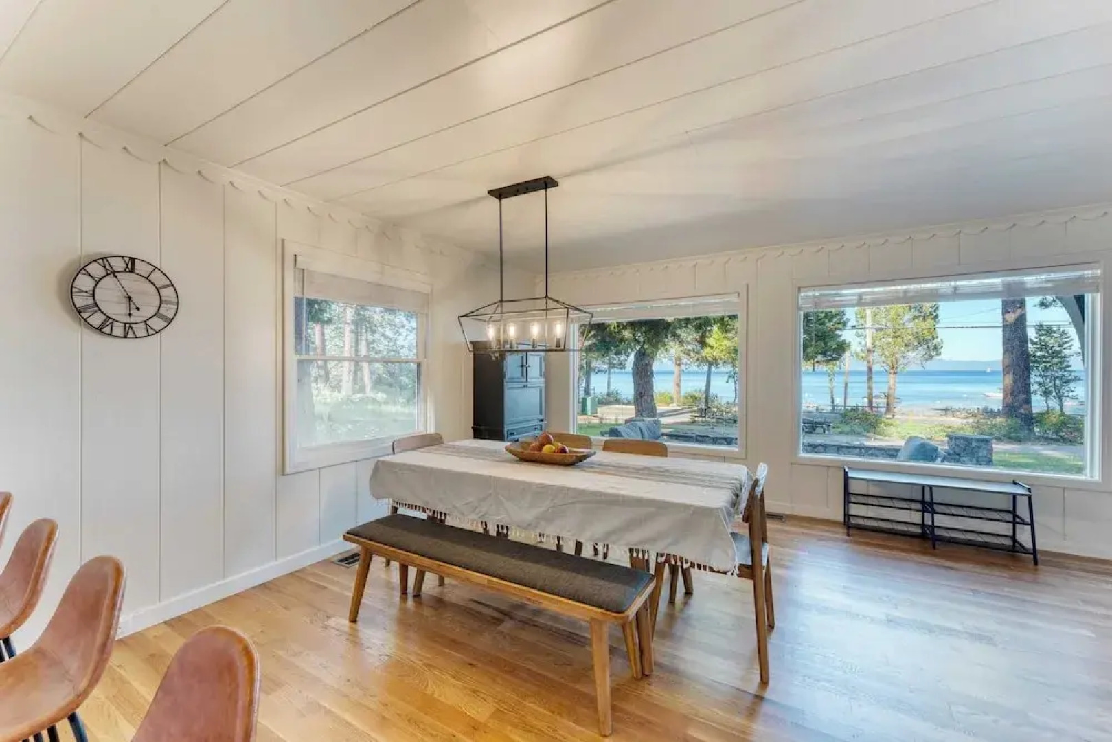 West Shore Lake House by Avantstay Ski Cabin w/ Backyard Sledding Hill!