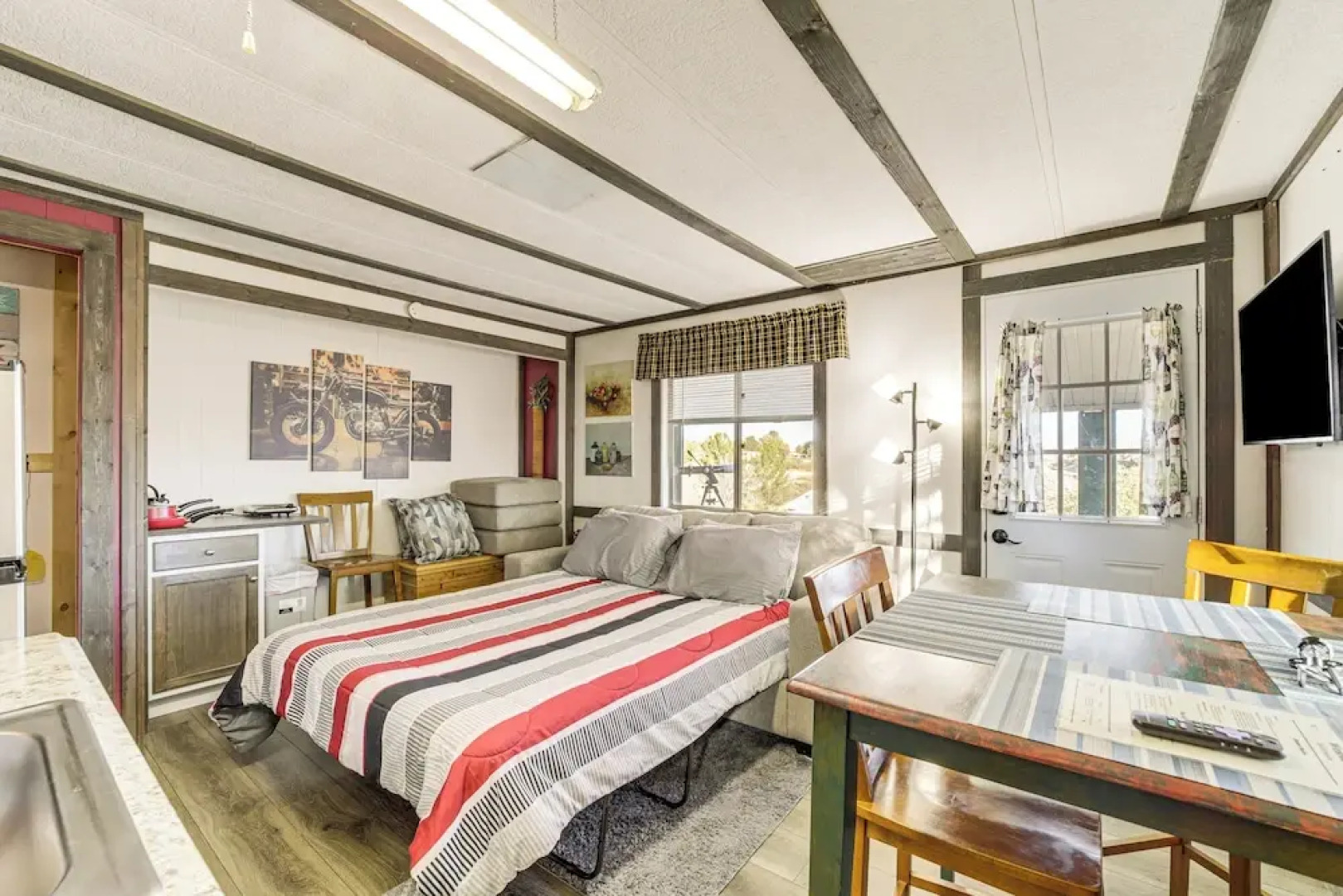 6 Mi to Old Town, Panoramic Views: Cottonwood Gem!