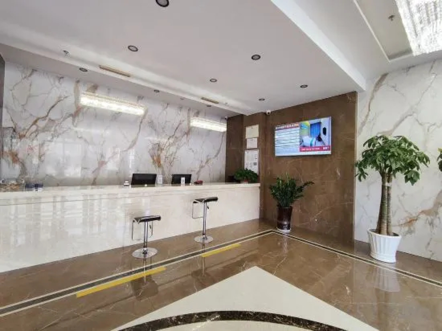 Ejin Tianxia Huyang Guesthouse