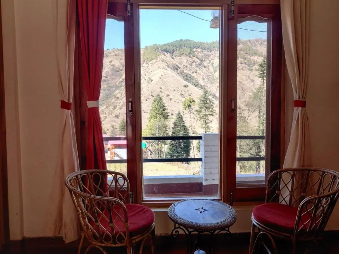 Hotel Burans And Restaurant