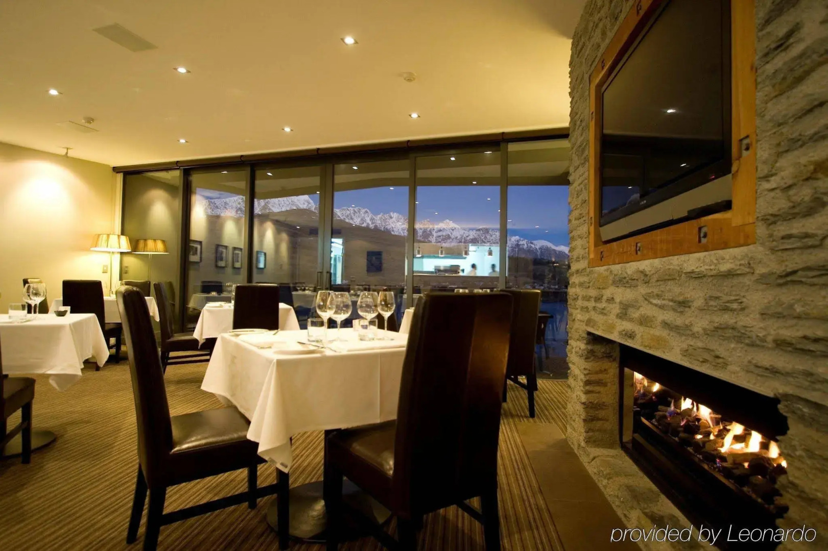 The Rees Hotel, Luxury Apartments & Lakeside Residences