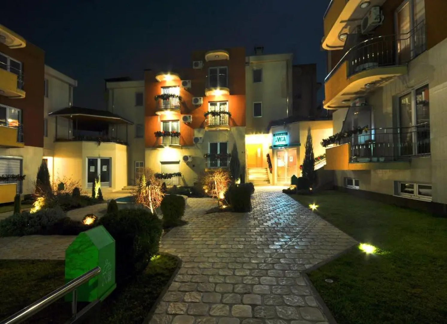 Apartments Iwa Centar