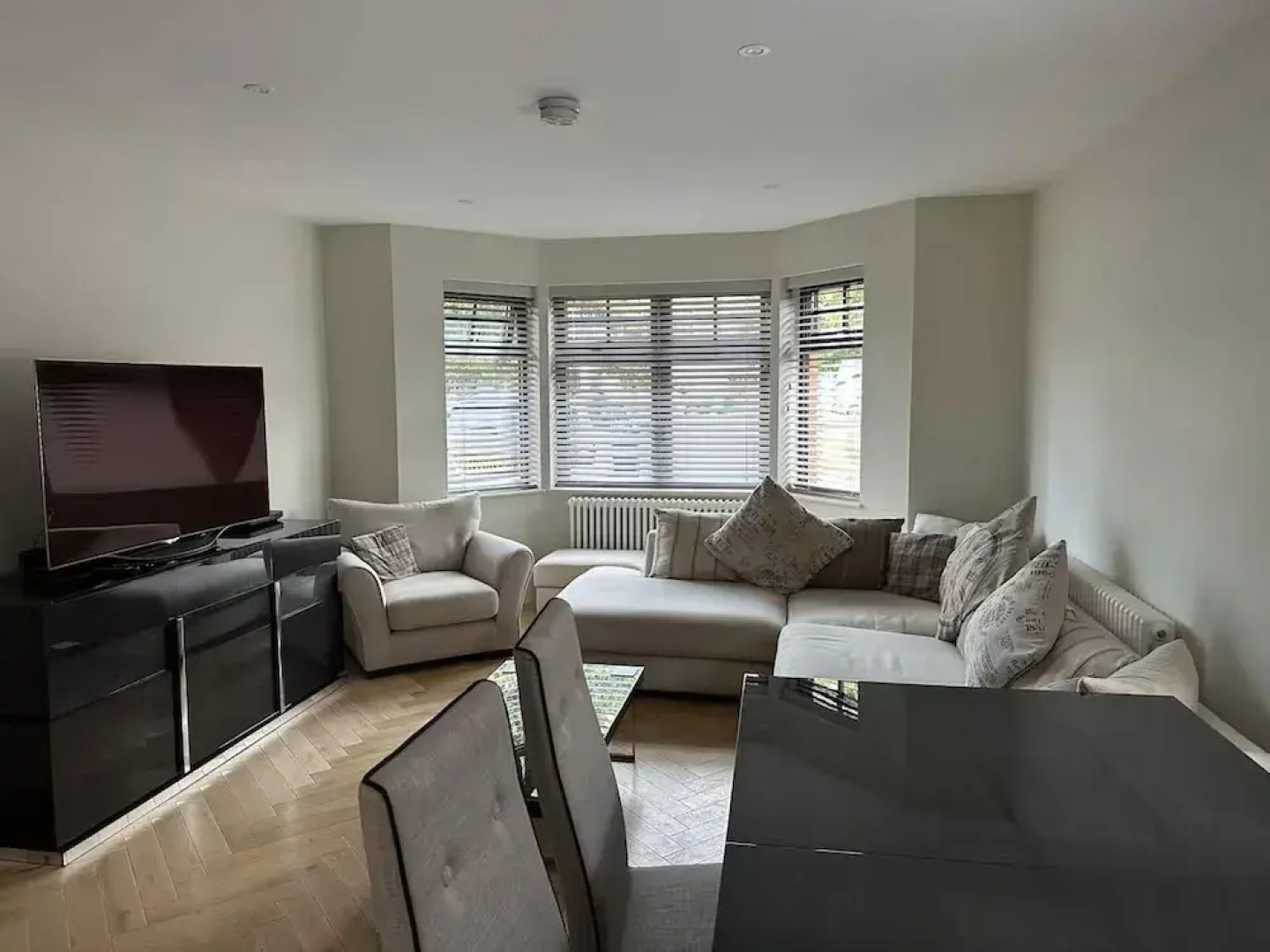 Thames Ditton Apt - Sleeps 6 - Garden & Bbq