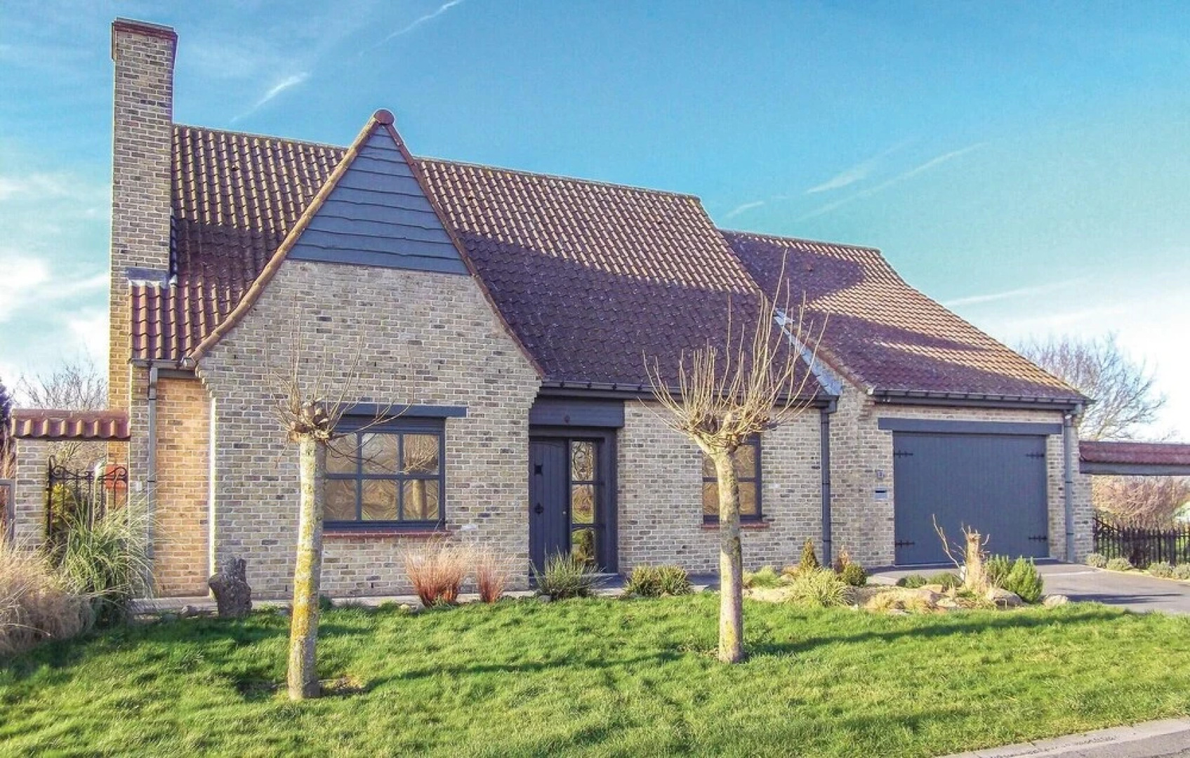 Nice Home in Lo-reninge With 6 Bedrooms, Jacuzzi and Wifi