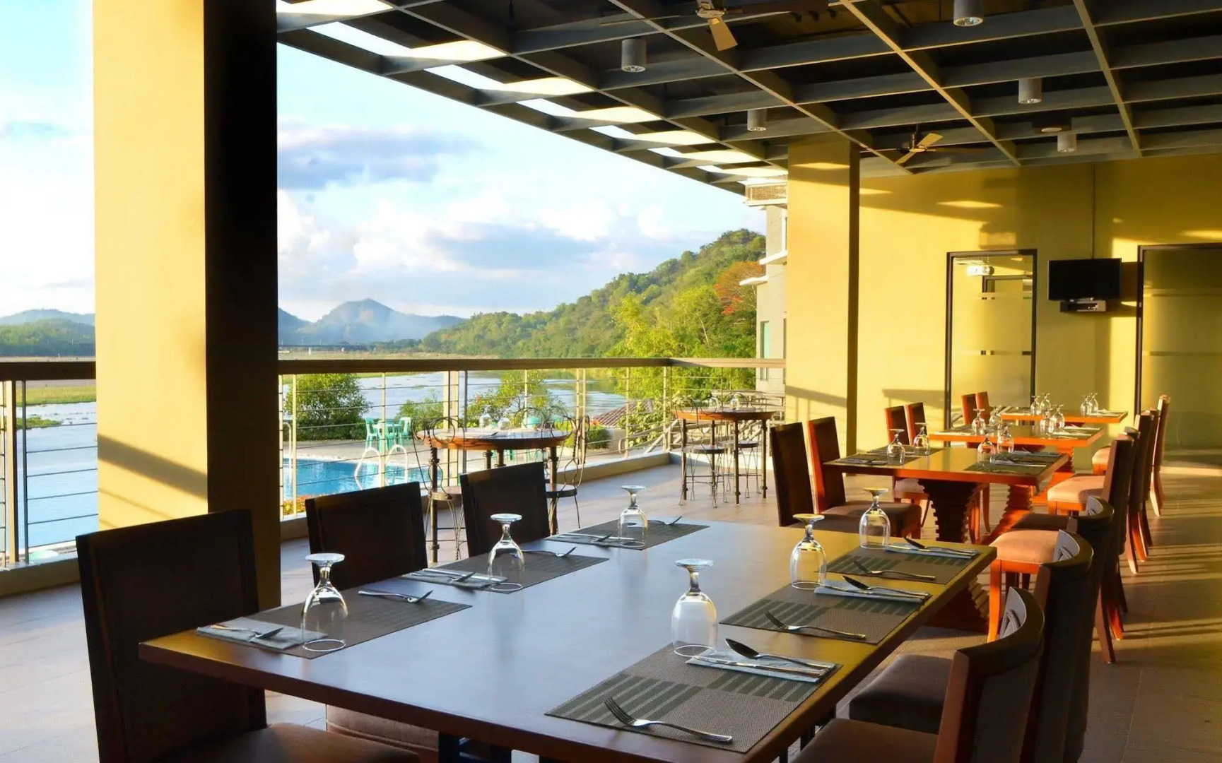 Rivermount Hotel And Resort