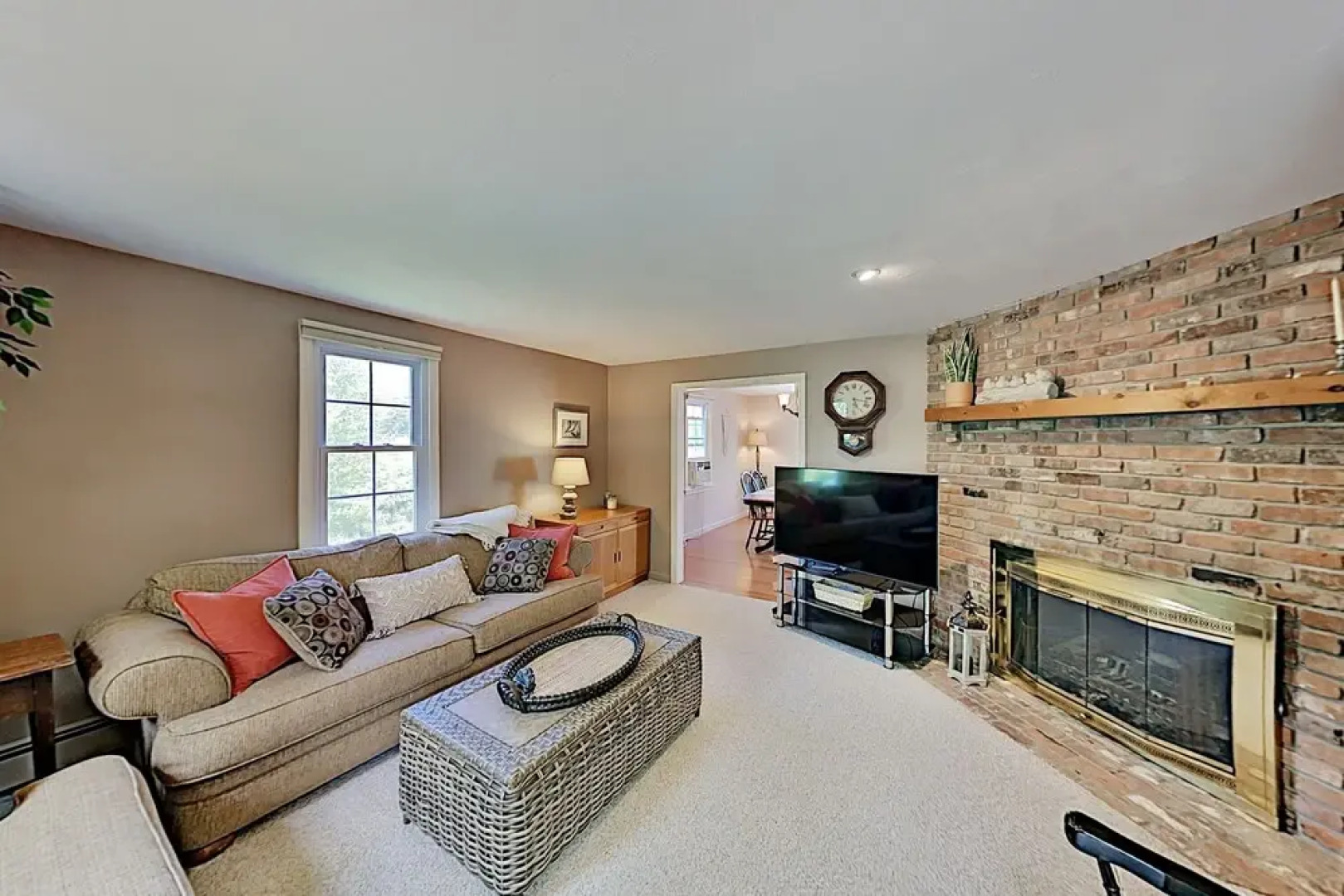 Spacious Wooded W/ Deck & Alfresco Dining 3 Bedroom Home