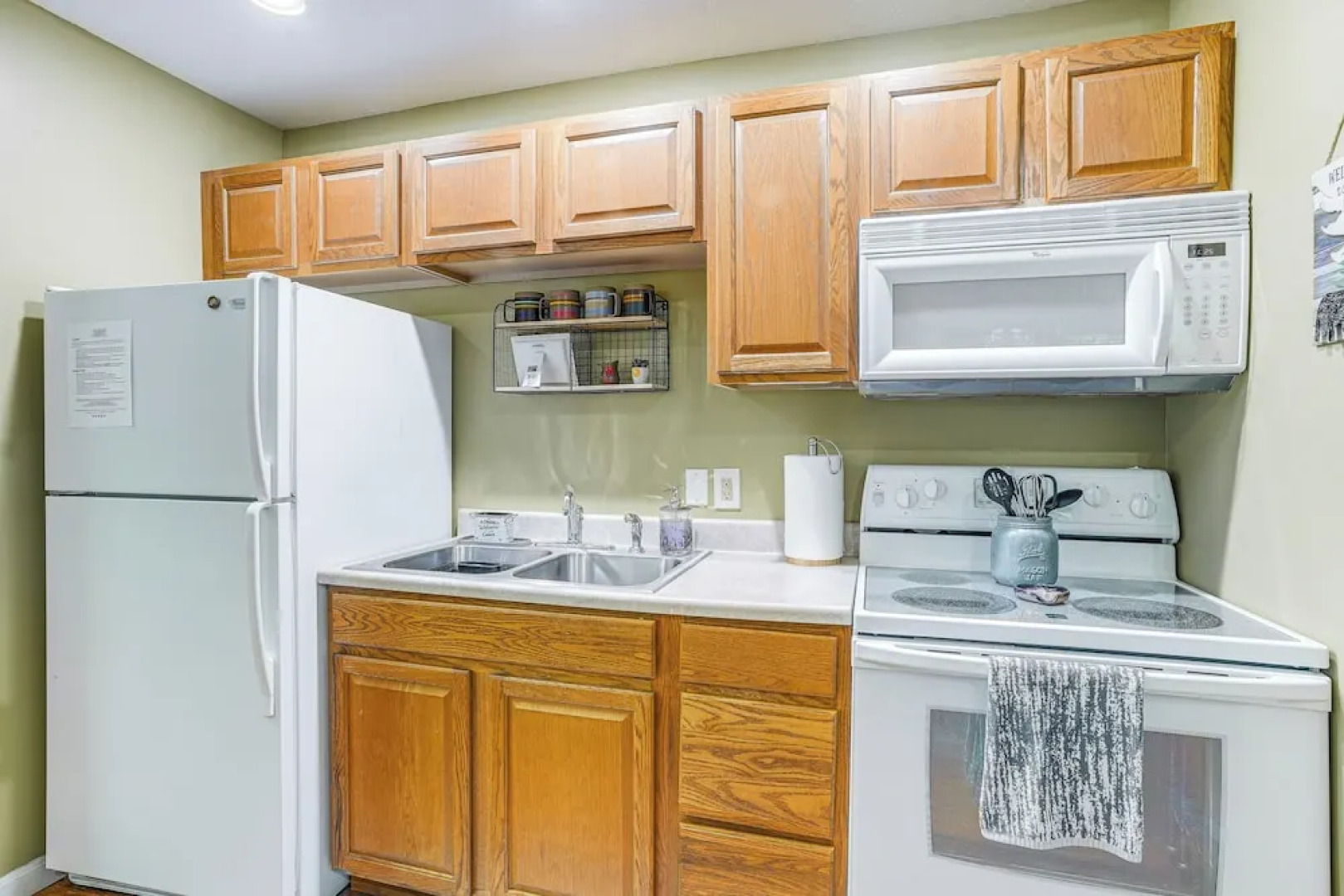 Cabin w/ Deck & Screened-in Porch in New Market!