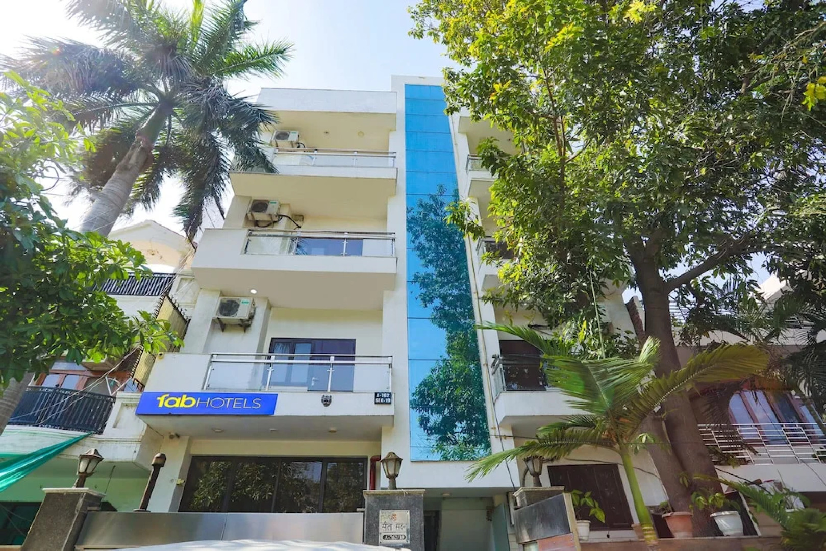 FabHotel Comfirt Inn