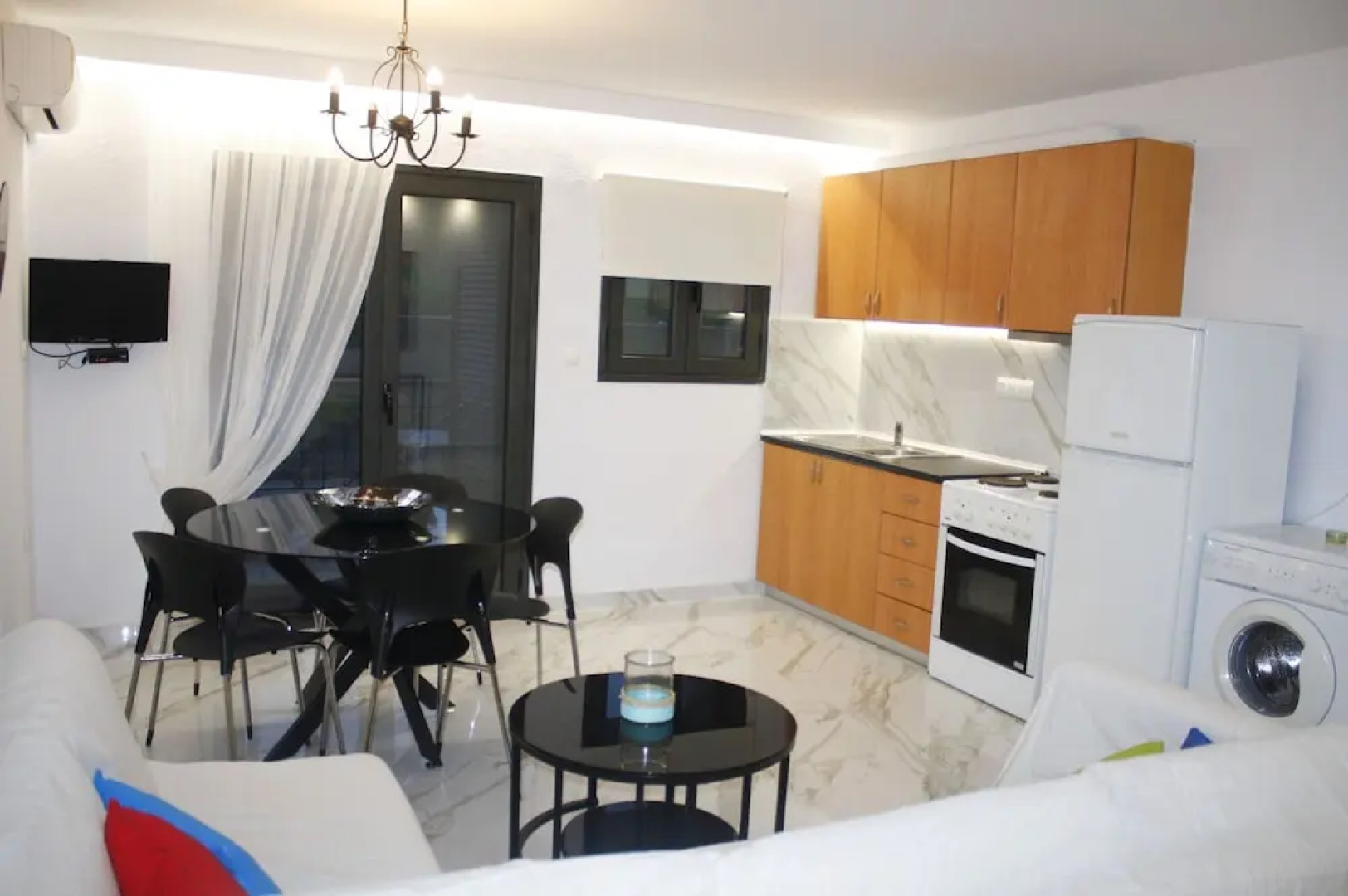 Salonikiou Beach Deluxe Apartments