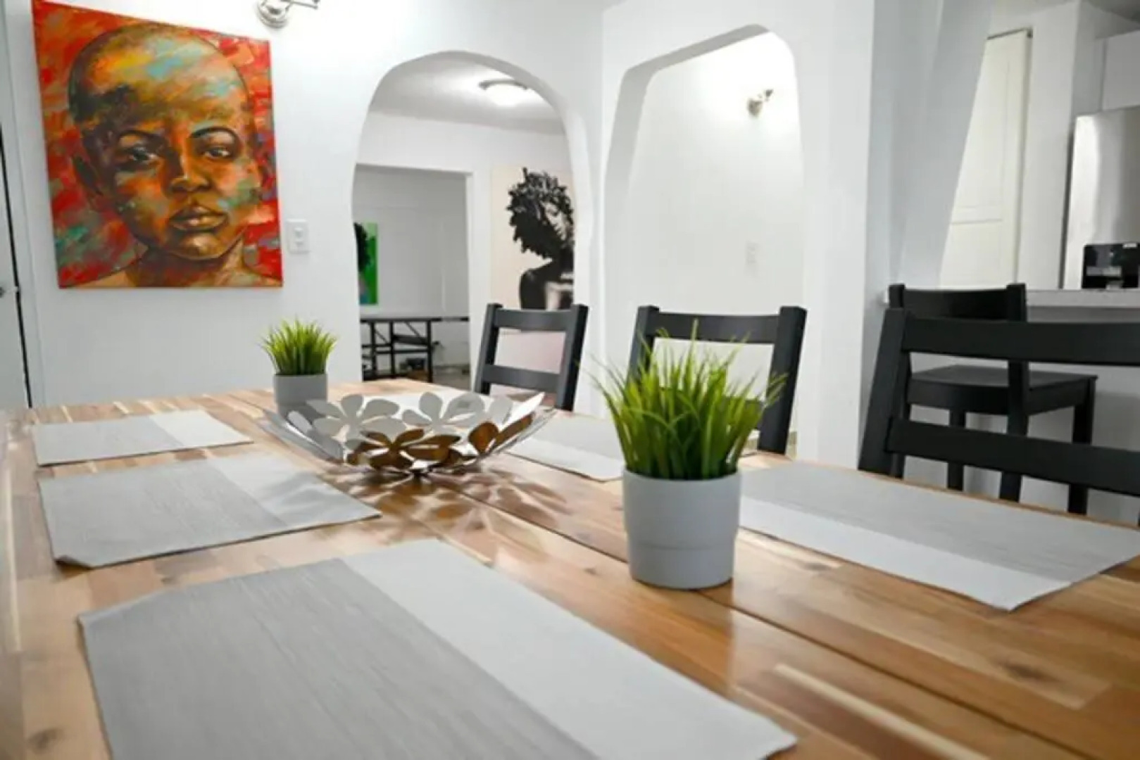 NEW Remodeled pool house 2 minutes from beach