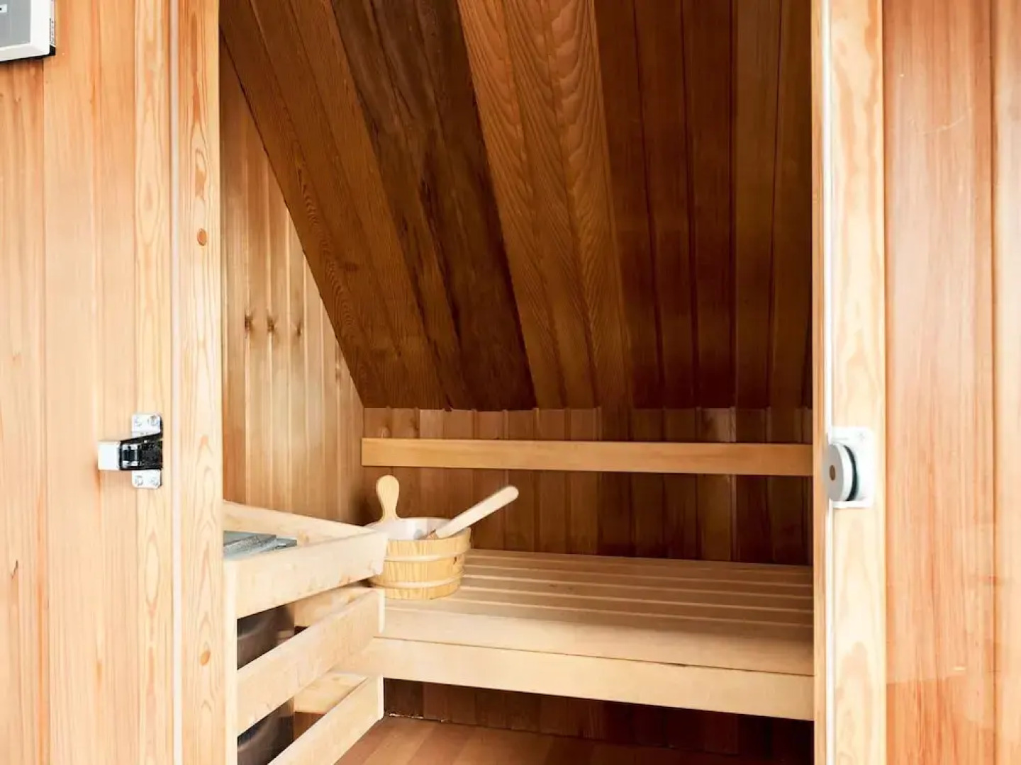 Bungalow in Friesland With Private Spa & Sloop