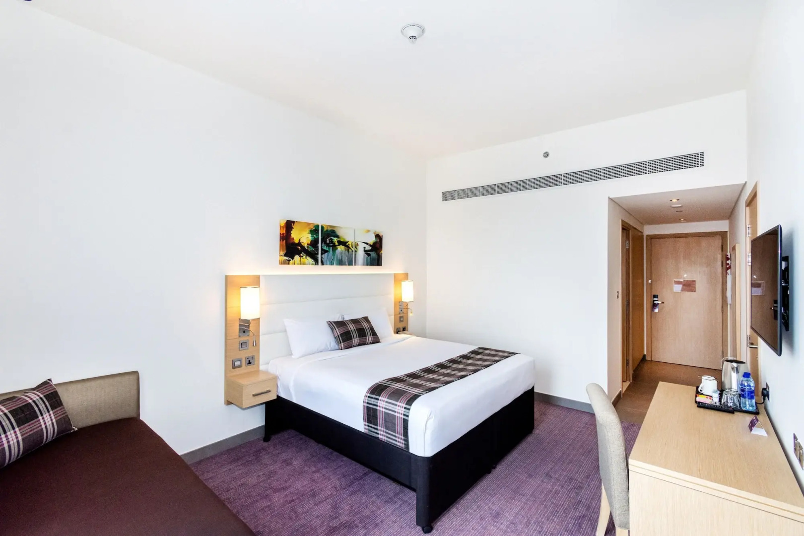 Отель Premier Inn Dubai Dragon Mart