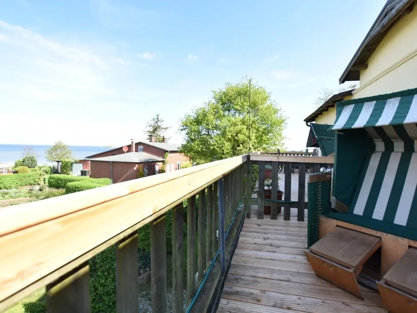 Waterfront Apartment in Stove With Balcony