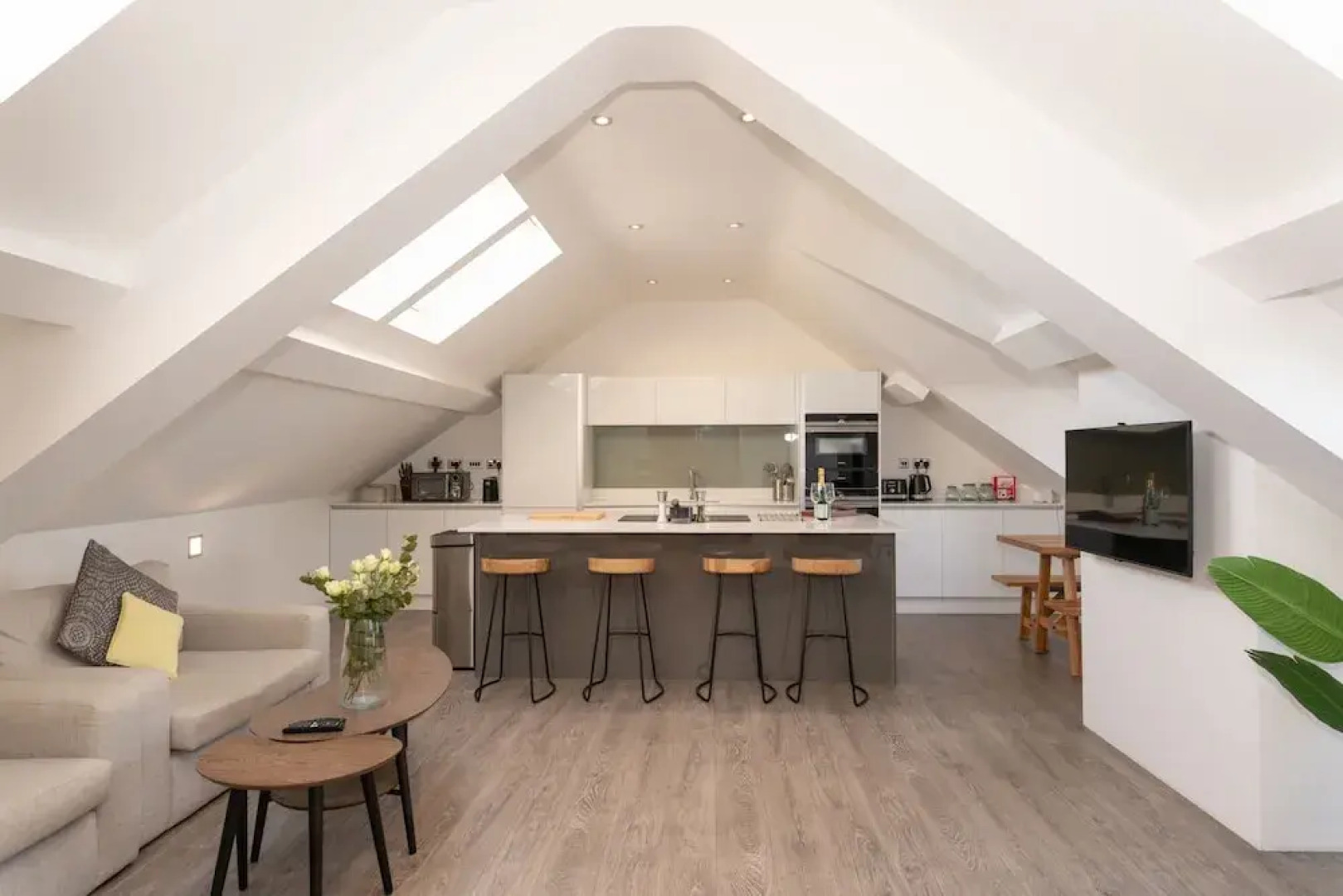 Larkrise, The Penthouse